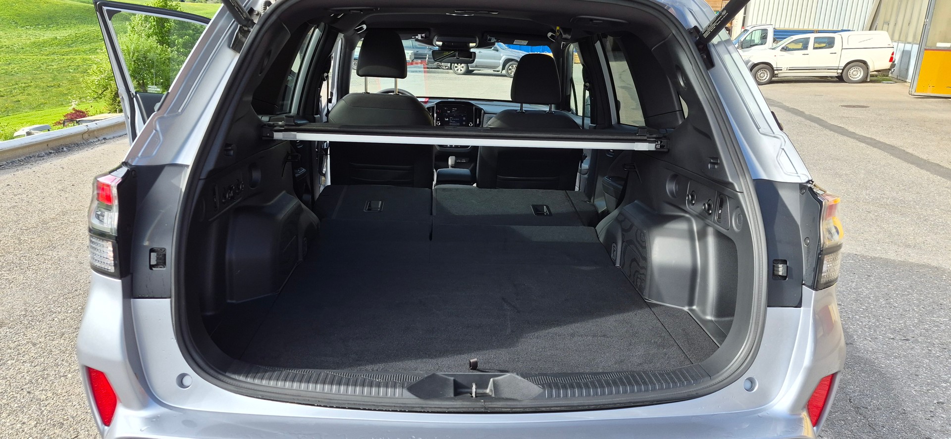 SUBARU Forester 2.0i e-Boxer Swiss Plus Lineartronic-image-11