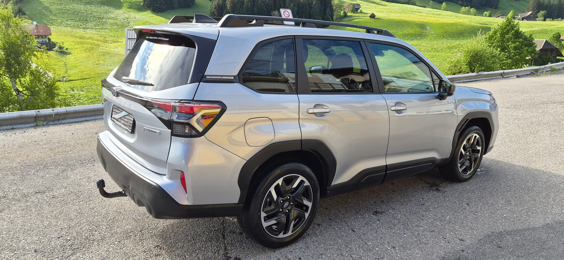 SUBARU Forester 2.0i e-Boxer Swiss Plus Lineartronic-image-4