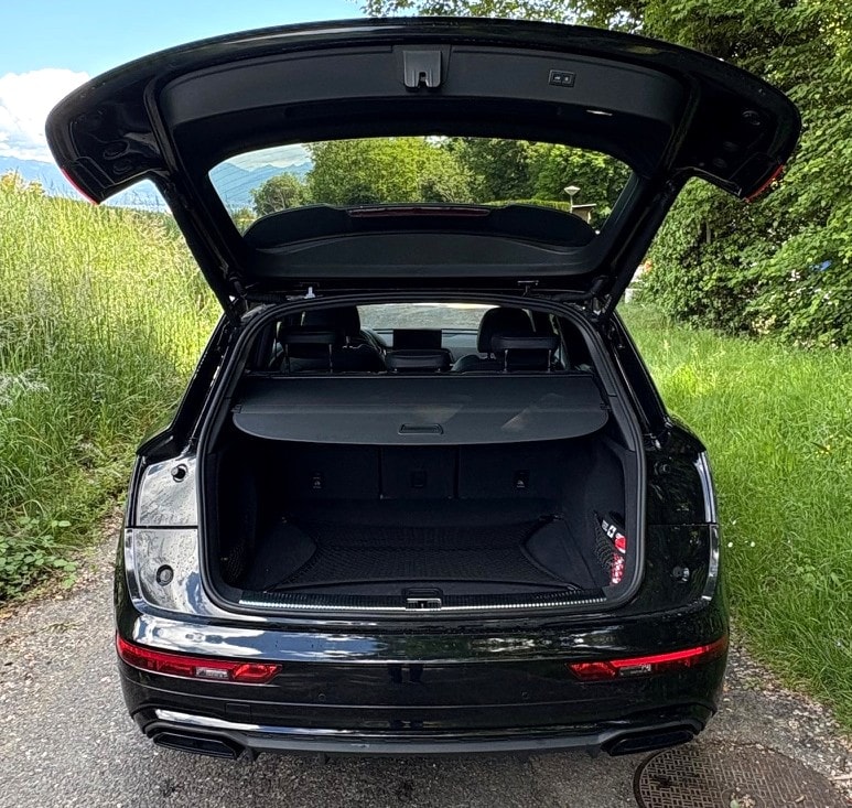 AUDI Q5 45 TFSI Black Ed. quattro S-tronic-image-6