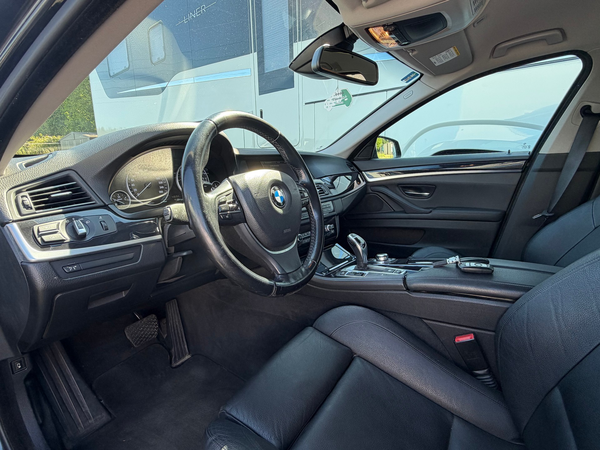 BMW 525d xDrive Touring Steptronic-image-9