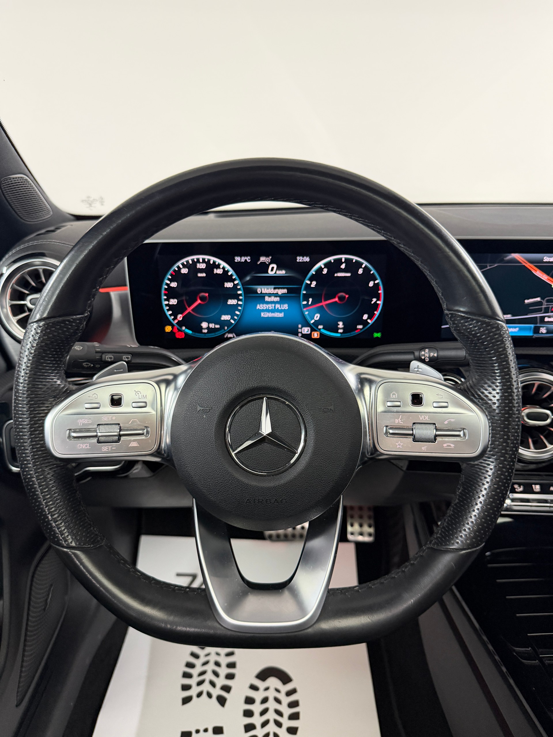 MERCEDES-BENZ CLA Shooting Brake 250 AMG Line Cosmos Black 4Matic / 360° Kamera / Panoramadach / Head-Up-Display / Keyless Go /-image-12