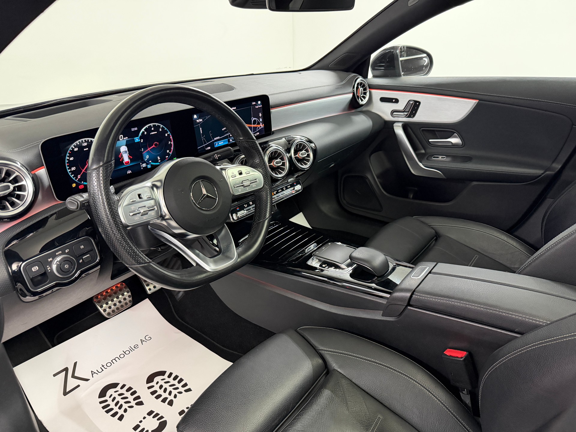 MERCEDES-BENZ CLA Shooting Brake 250 AMG Line Cosmos Black 4Matic / 360° Kamera / Panoramadach / Head-Up-Display / Keyless Go /-image-7
