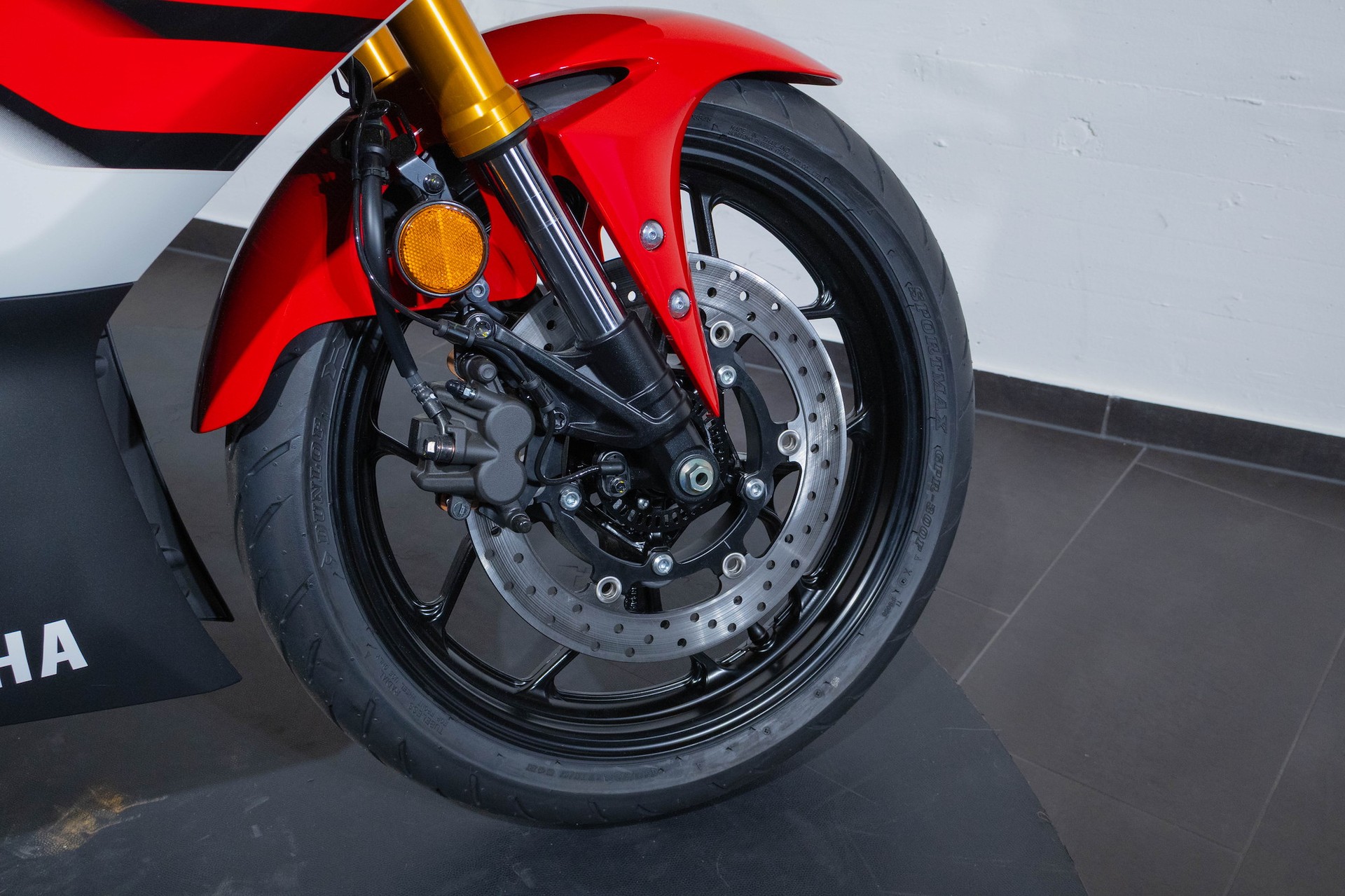 YAMAHA R3 70th Anniversary-image-8