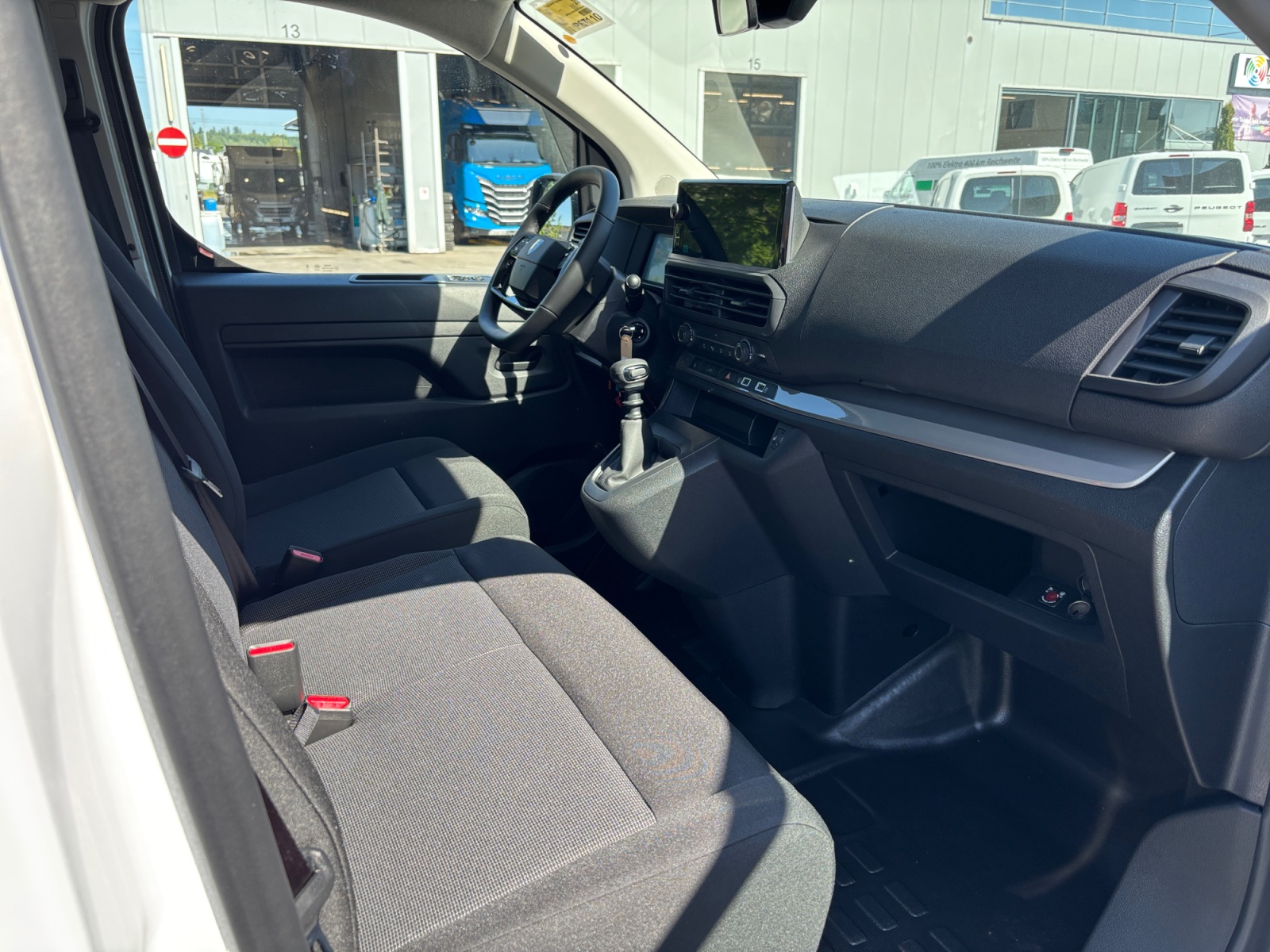 PEUGEOT Expert 1.5 BlueHDi 120 S&S Standard-image-7
