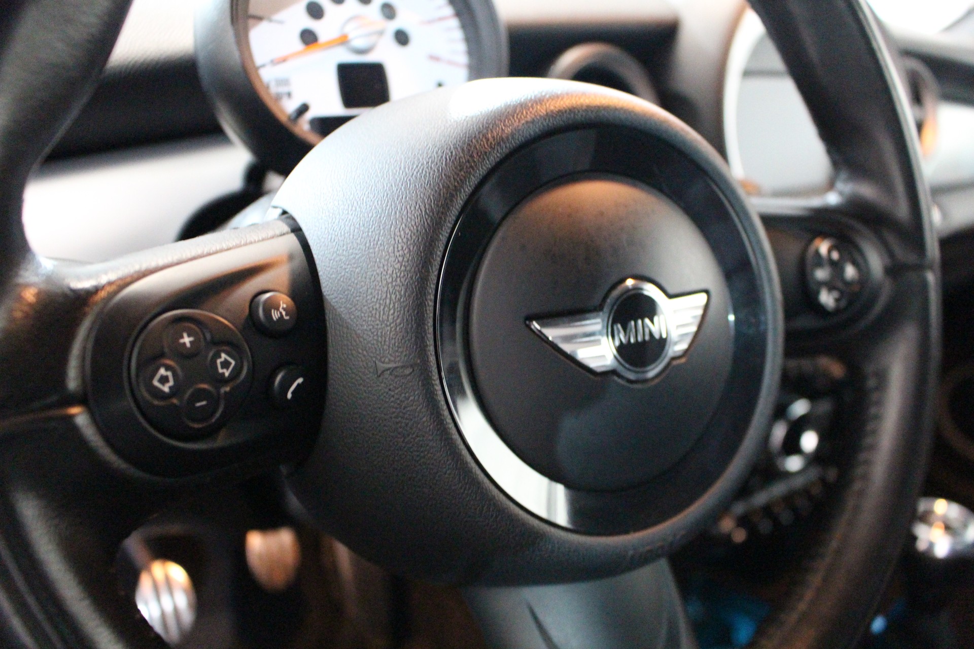MINI Cabrio R57 1.6i Cooper S-image-12
