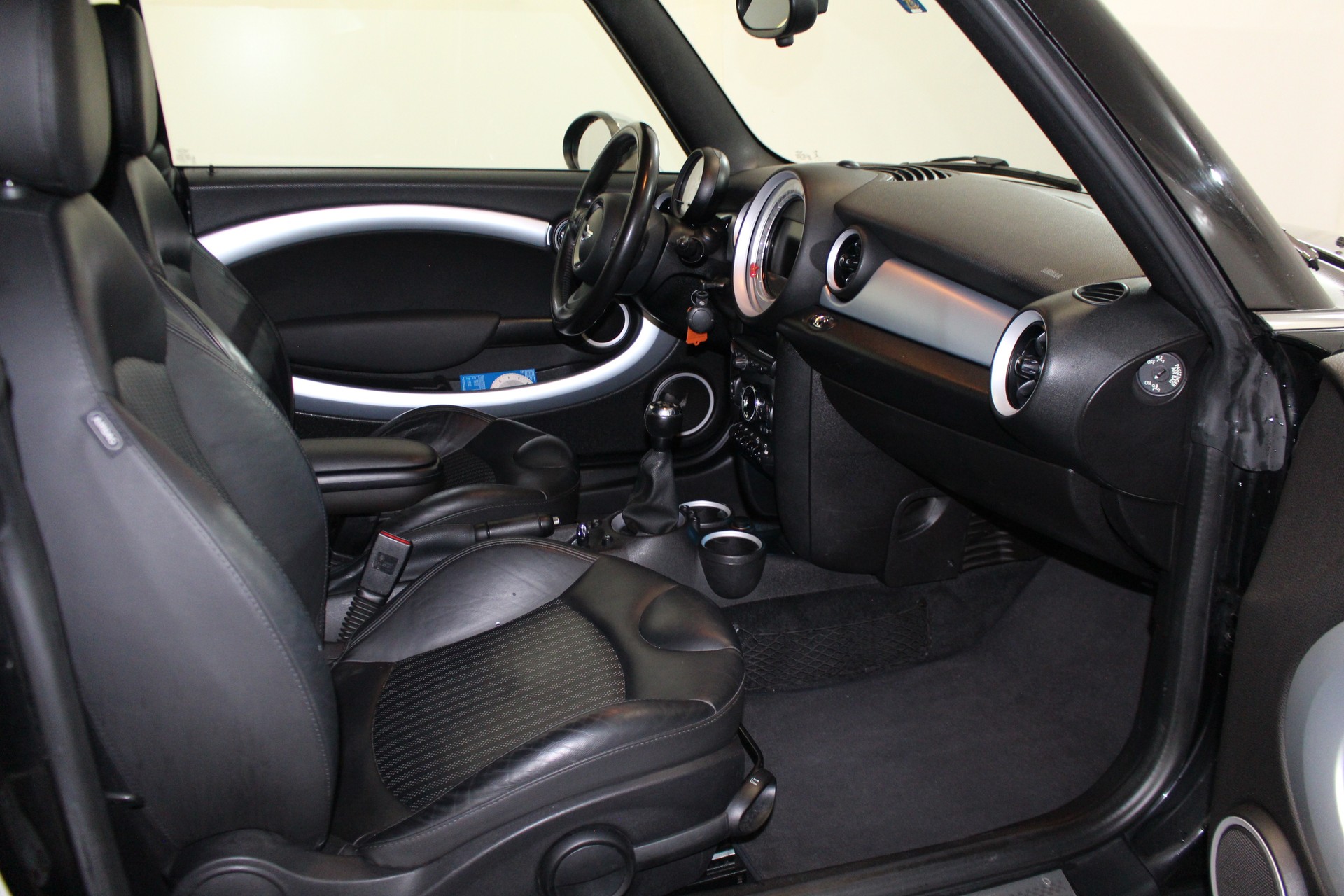 MINI Cabrio R57 1.6i Cooper S-image-9