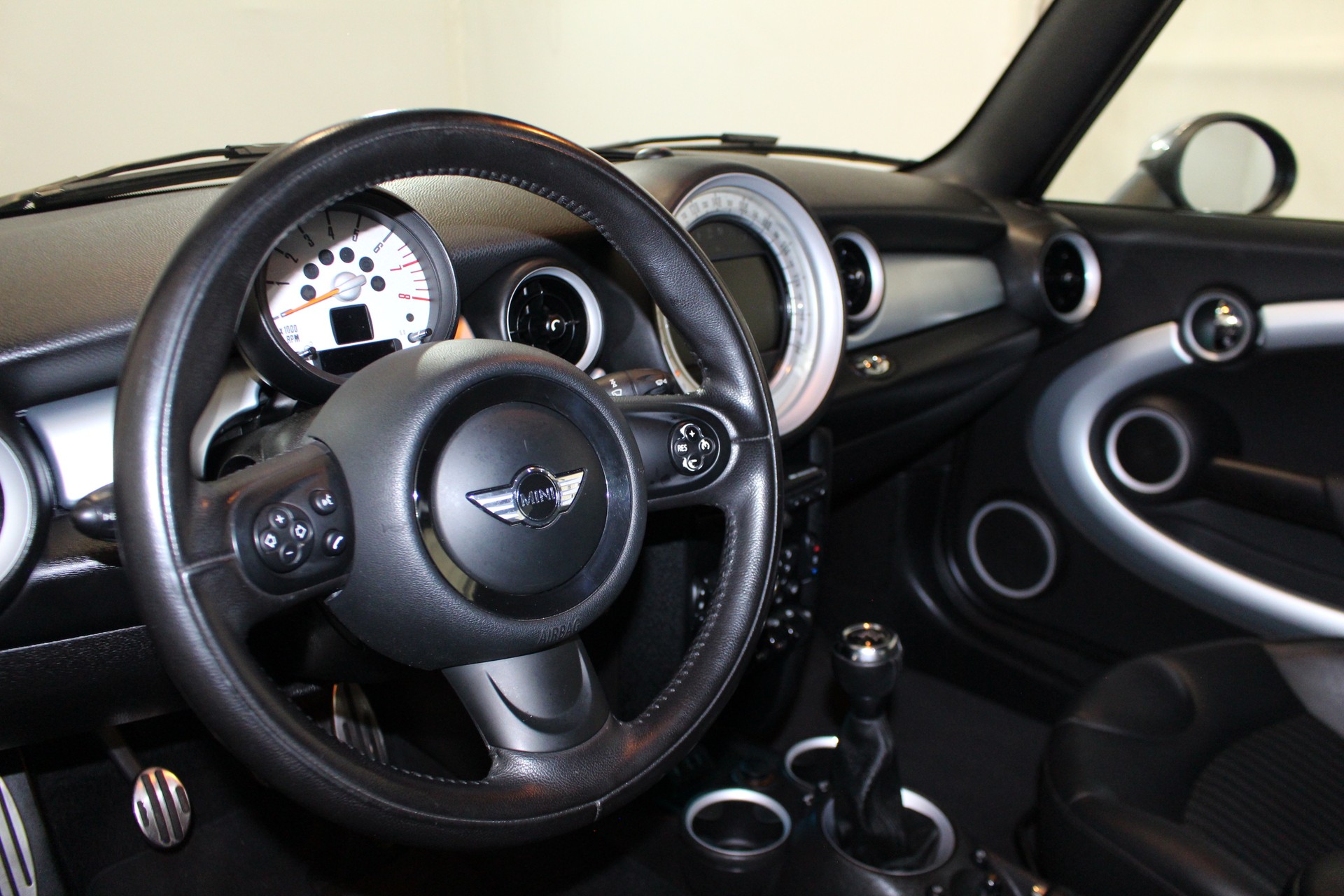 MINI Cabrio R57 1.6i Cooper S-image-11