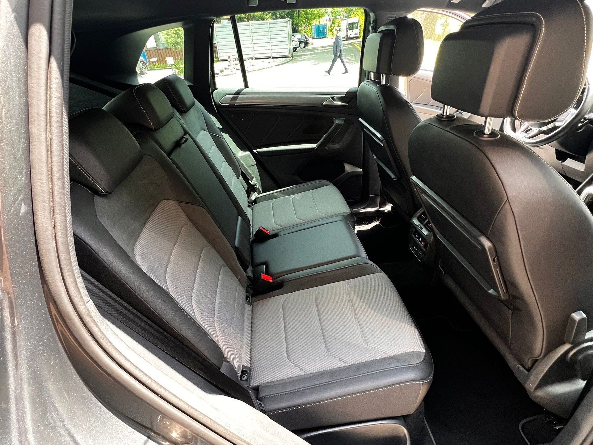 VW Tiguan 2.0 TDI SCR Highline 4Motion DSG-image-11