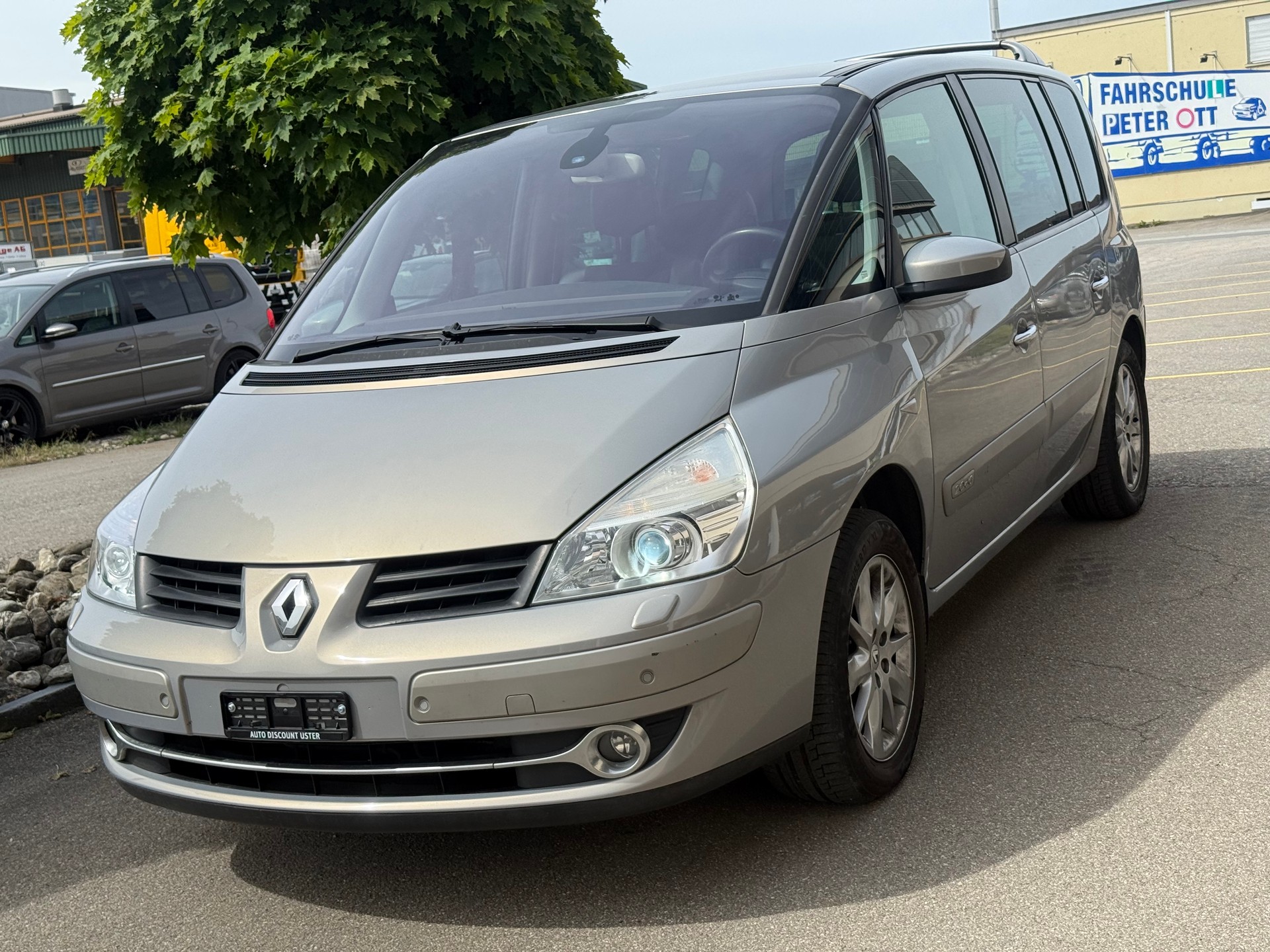 RENAULT Espace 2.0 dCi Swiss Edition-image-2