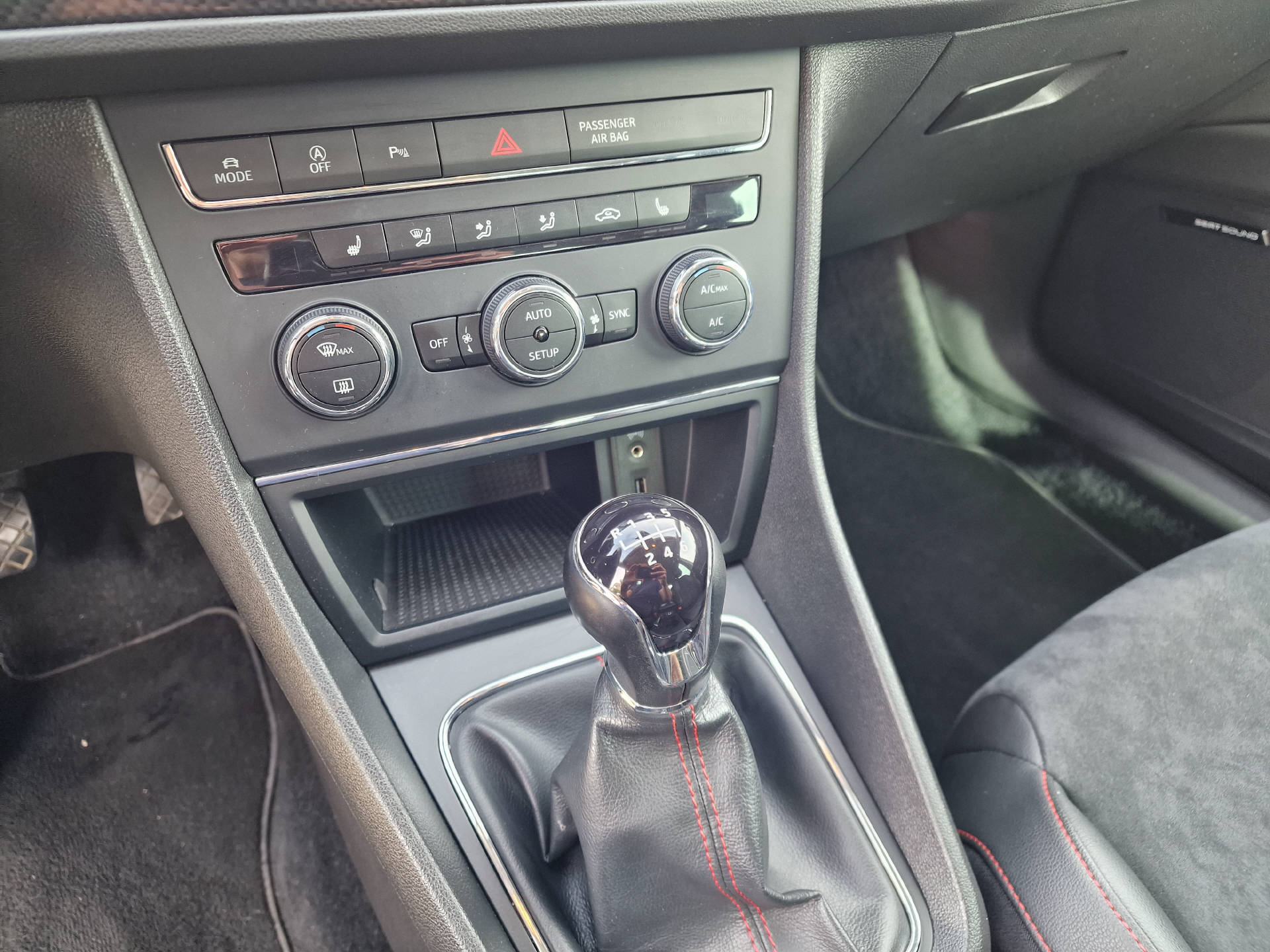 SEAT Leon 1.4 TSI 150 ACT FR-Evolution-image-13