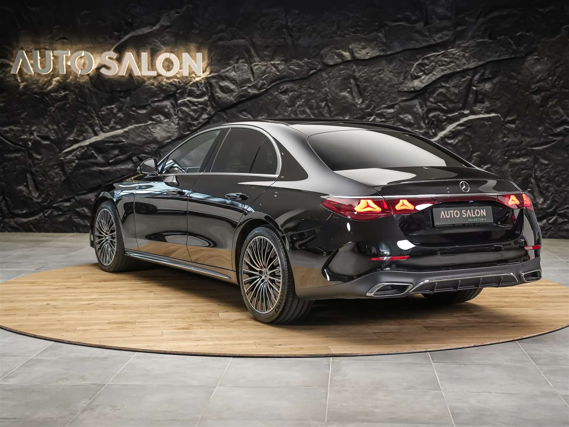 MERCEDES-BENZ E 220 d 4Matic AMG Line 9G-Tronic *Superscreen*Burmester*360° Kamera*-showroom-element-3