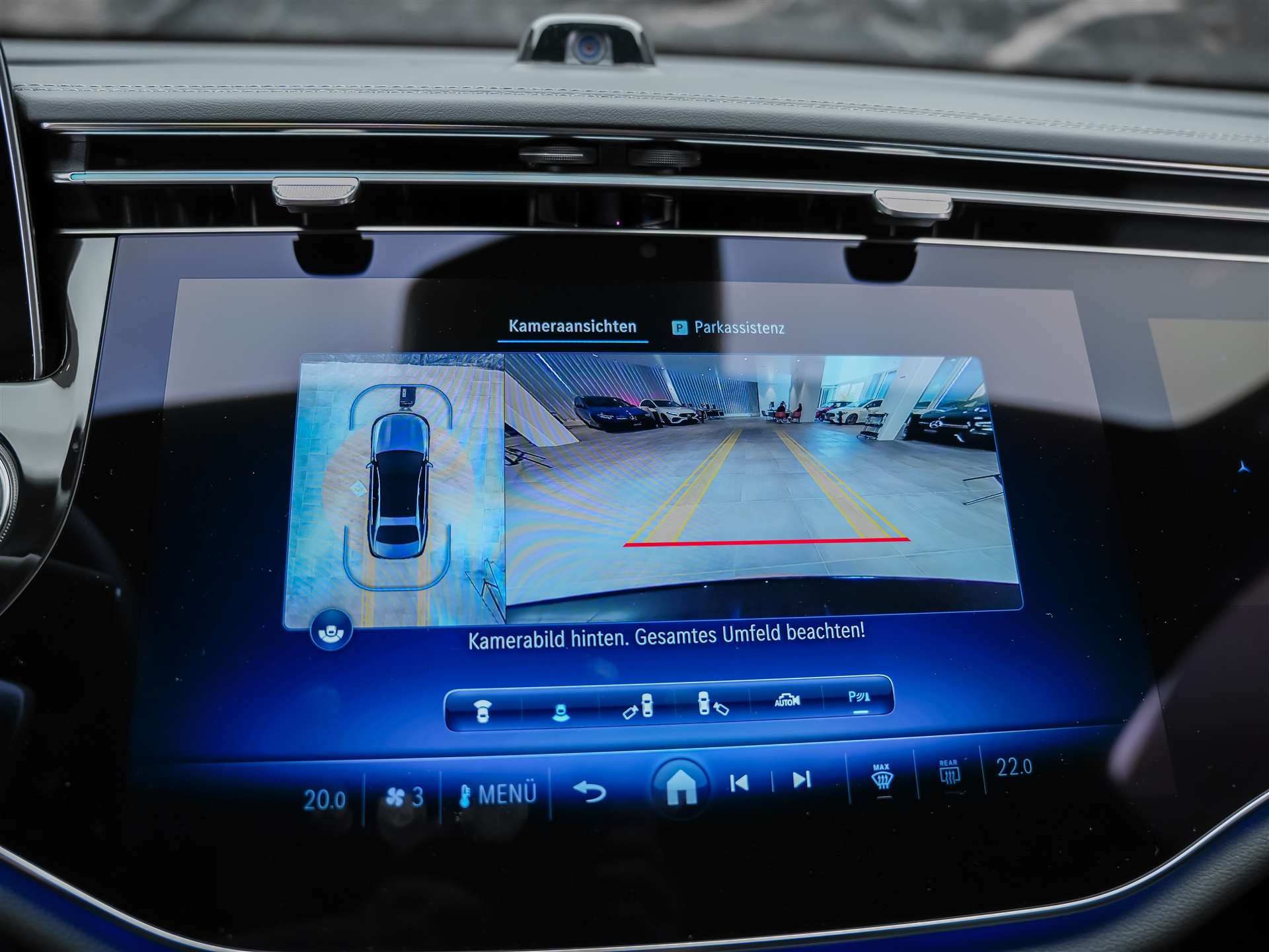 MERCEDES-BENZ E 220 d 4Matic AMG Line 9G-Tronic *Superscreen*Burmester*360° Kamera*-image-39