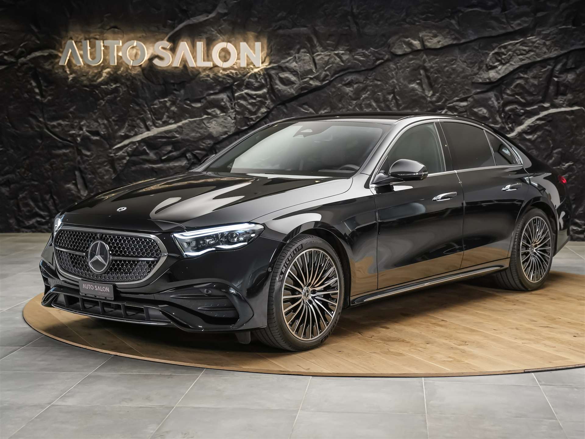 MERCEDES-BENZ E 220 d 4Matic AMG Line 9G-Tronic *Superscreen*Burmester*360° Kamera*-showroom-element-1