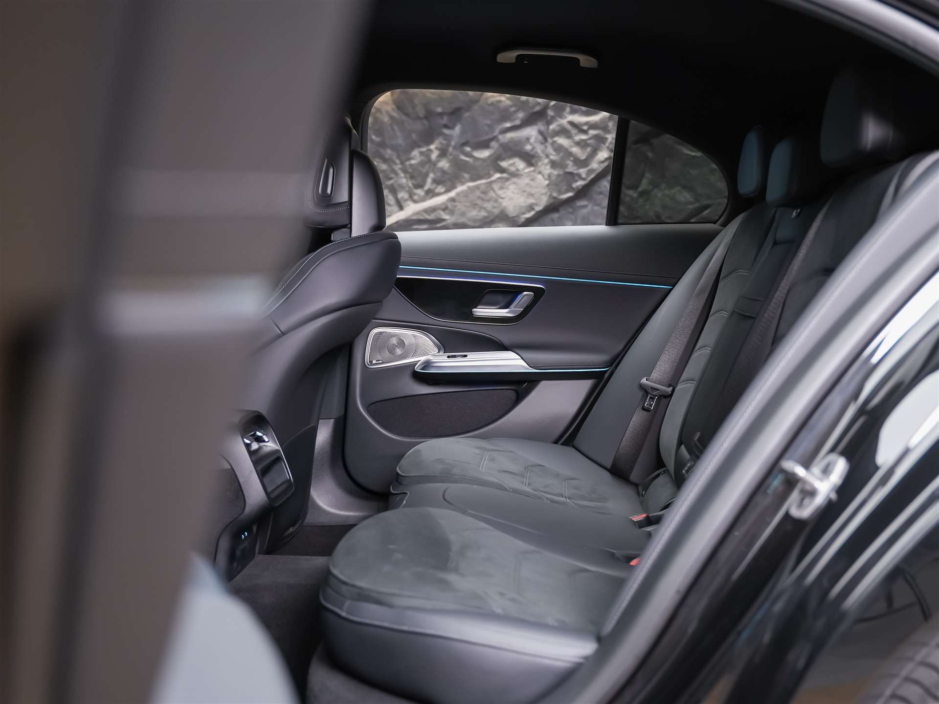 MERCEDES-BENZ E 220 d 4Matic AMG Line 9G-Tronic *Superscreen*Burmester*360° Kamera*-image-11