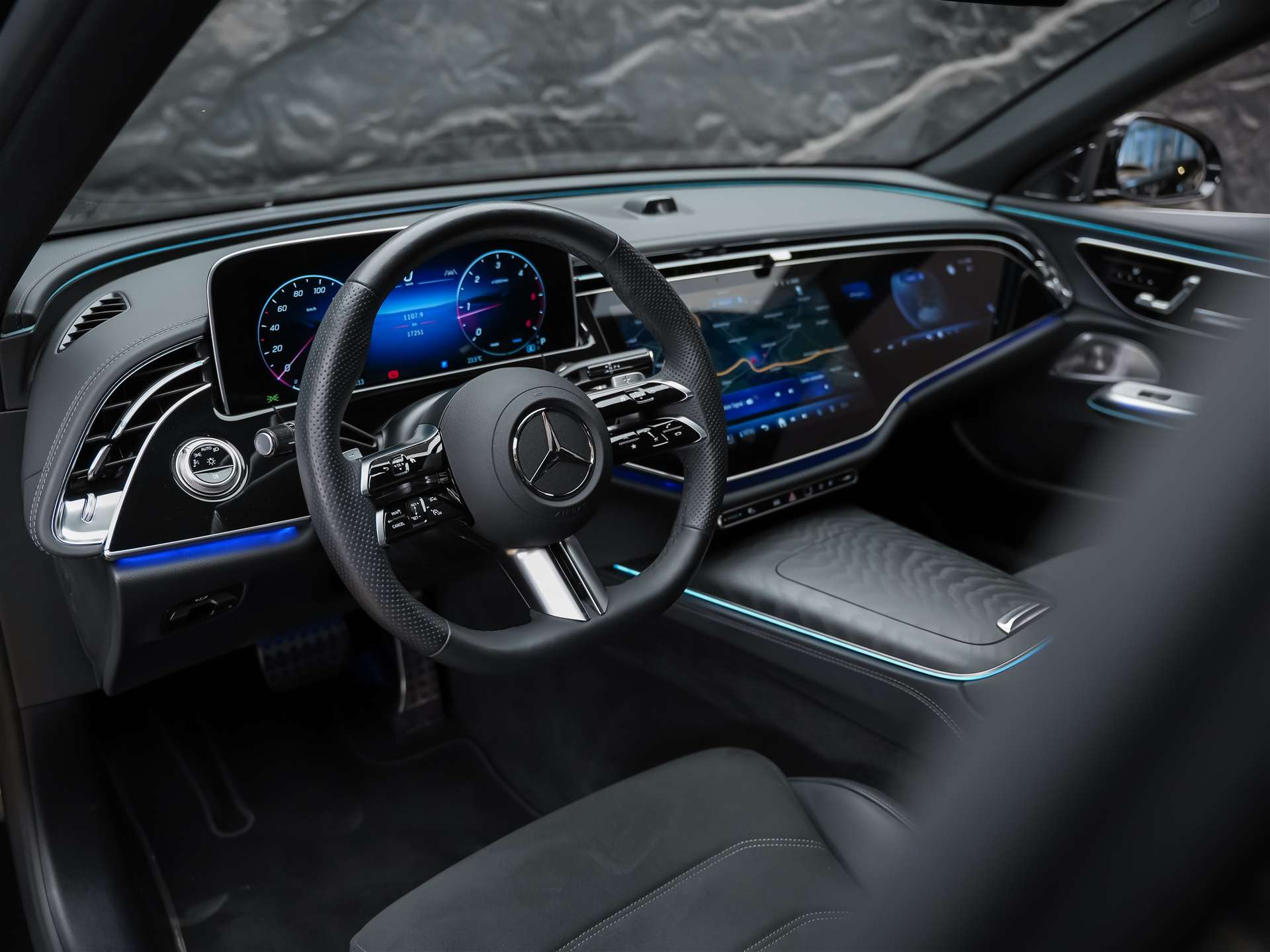 MERCEDES-BENZ E 220 d 4Matic AMG Line 9G-Tronic *Superscreen*Burmester*360° Kamera*-image-8