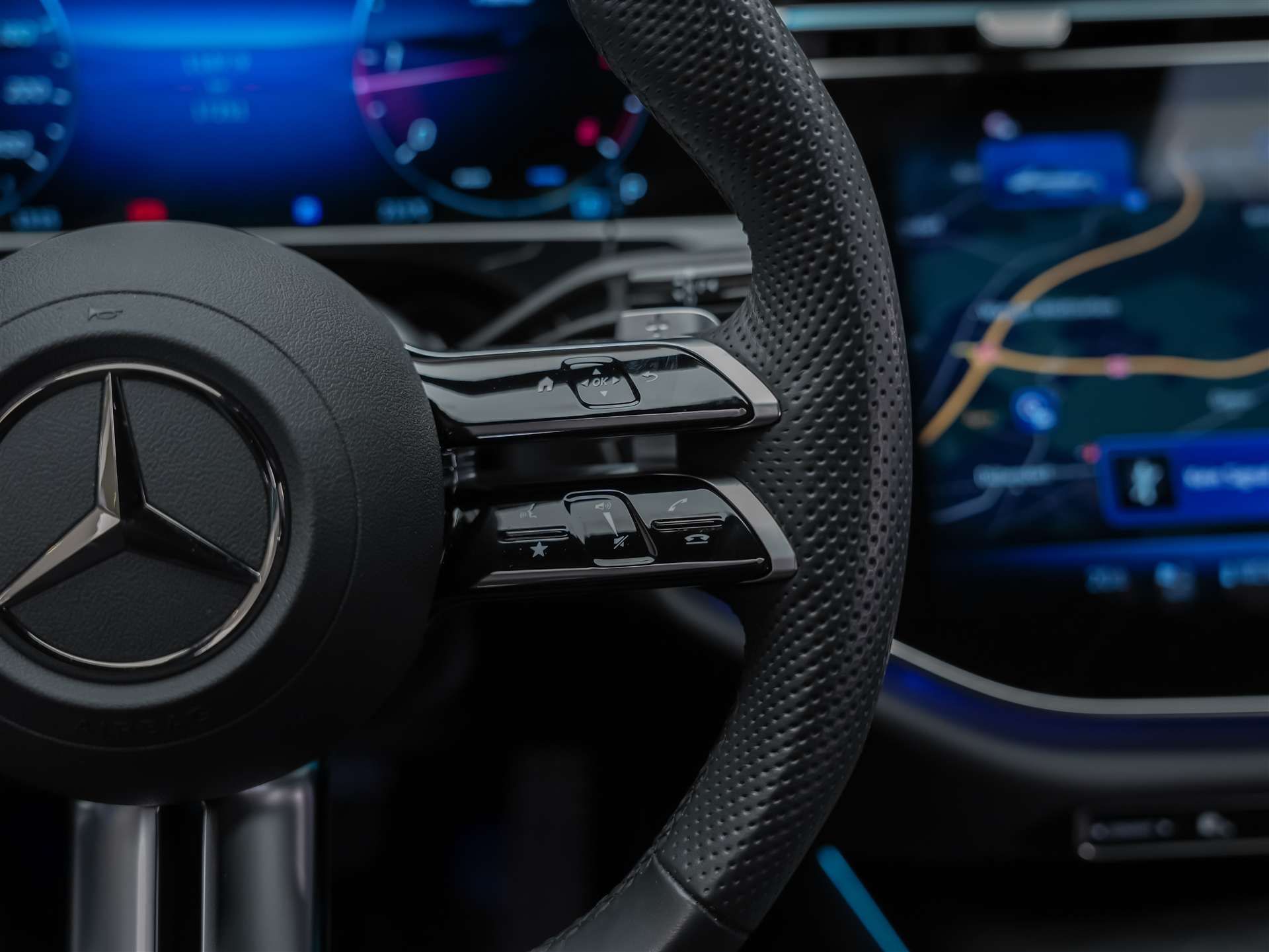 MERCEDES-BENZ E 220 d 4Matic AMG Line 9G-Tronic *Superscreen*Burmester*360° Kamera*-image-29