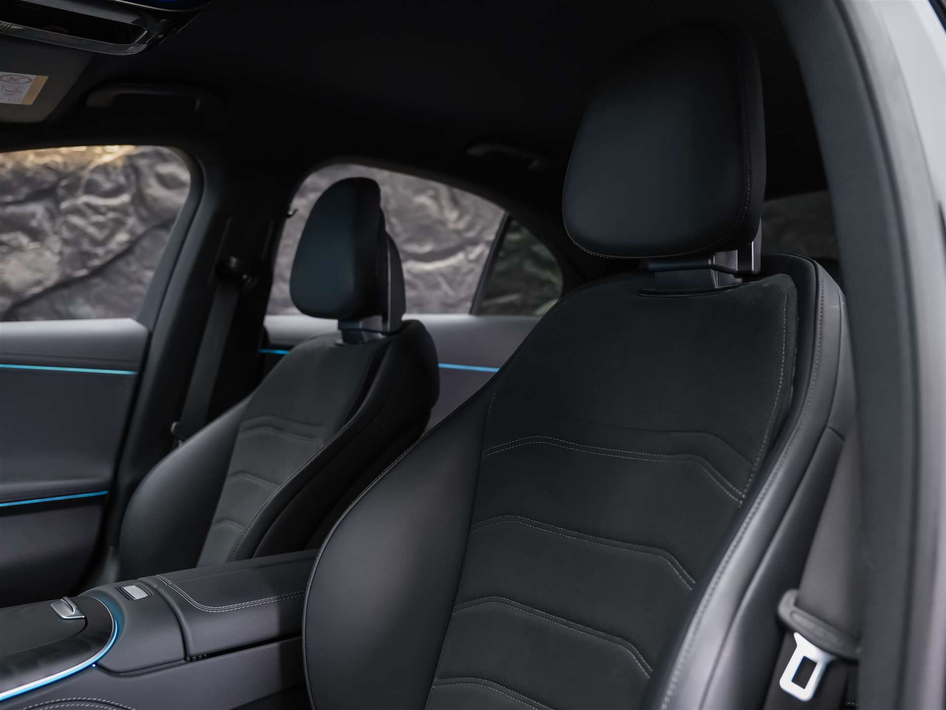 MERCEDES-BENZ E 220 d 4Matic AMG Line 9G-Tronic *Superscreen*Burmester*360° Kamera*-image-10