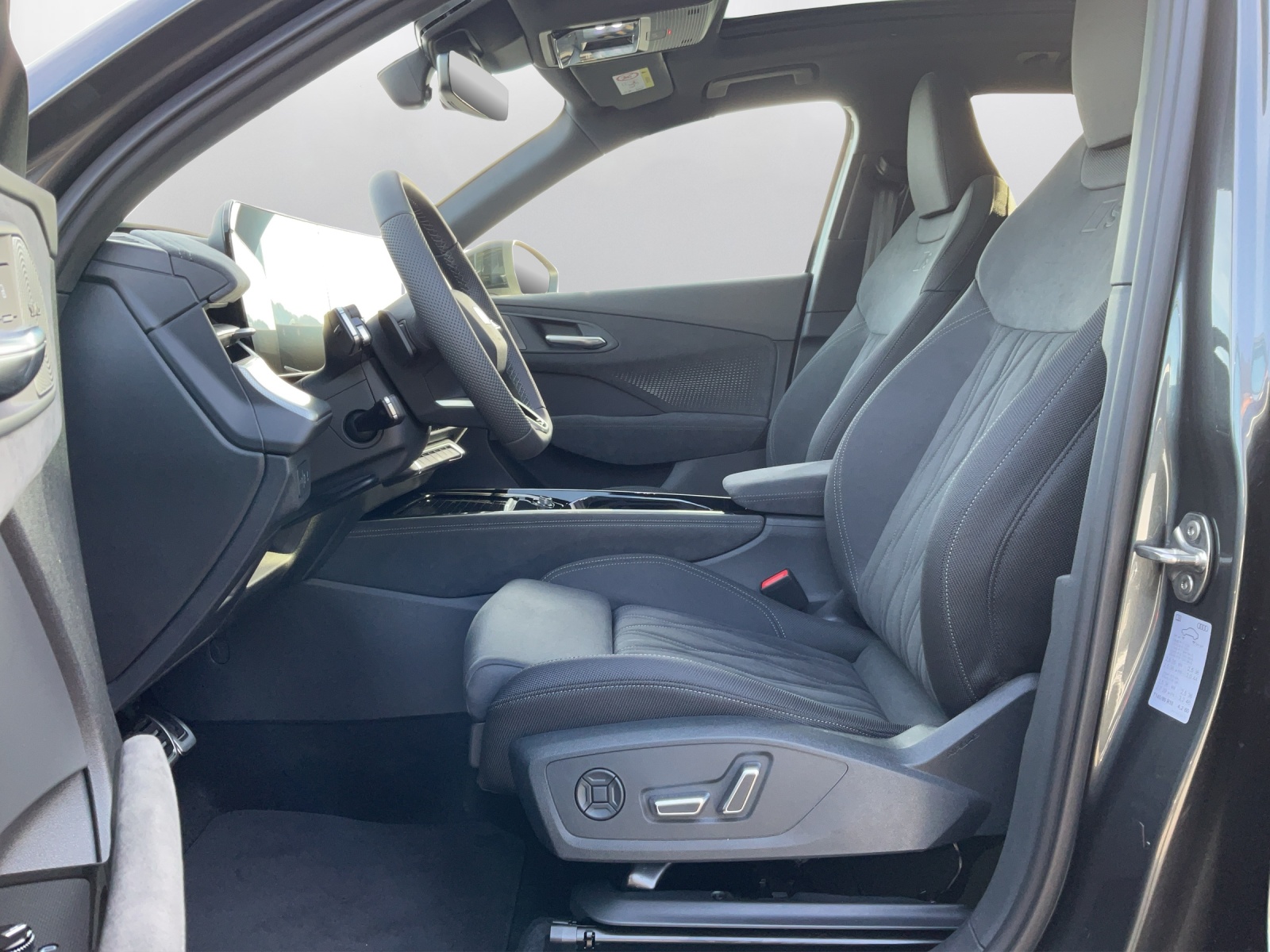 AUDI Q3 SUV TFSI quattro 195 kW S tronic-image-9