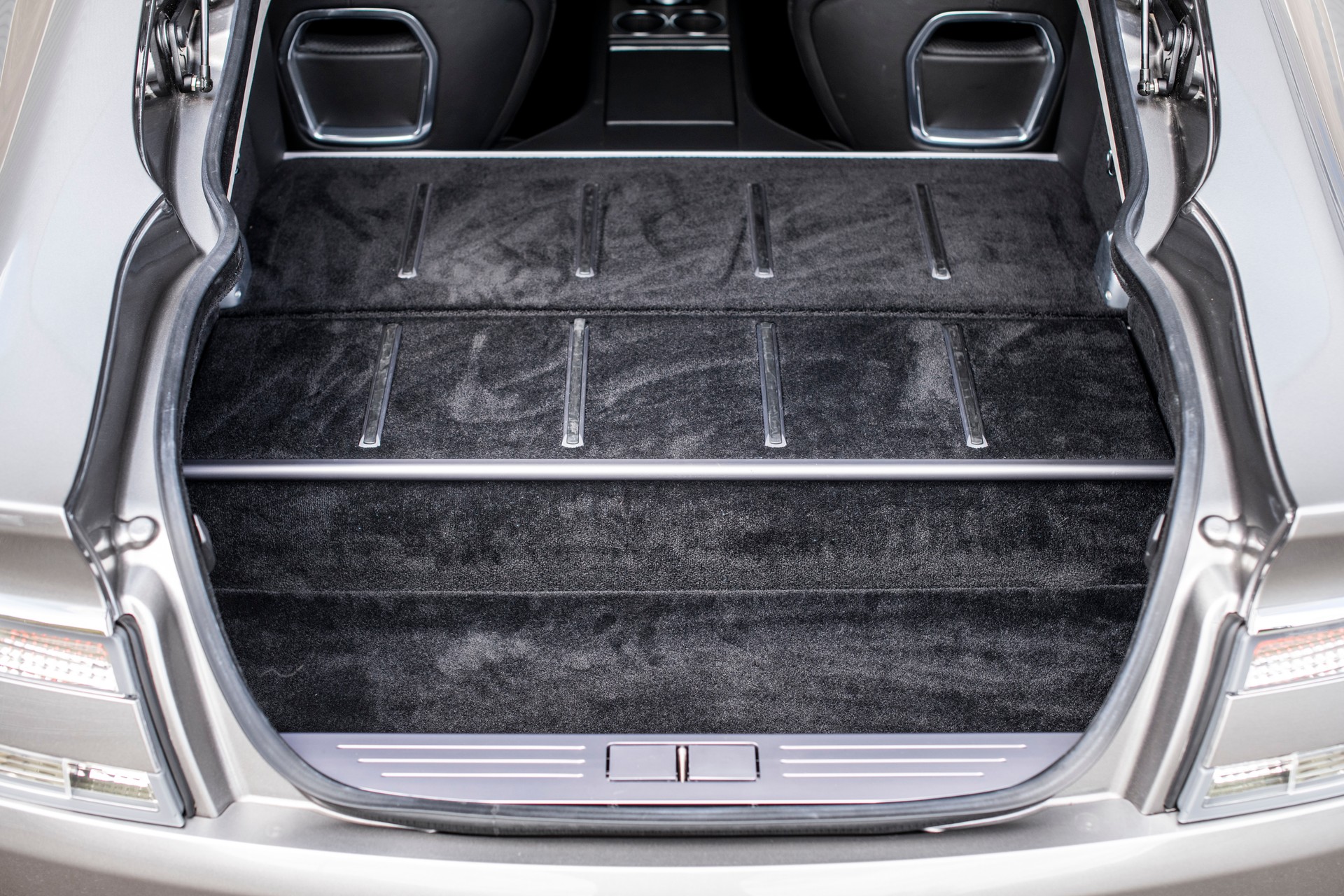 ASTON MARTIN Rapide 5.9 V12 Touchtronic 2-image-14