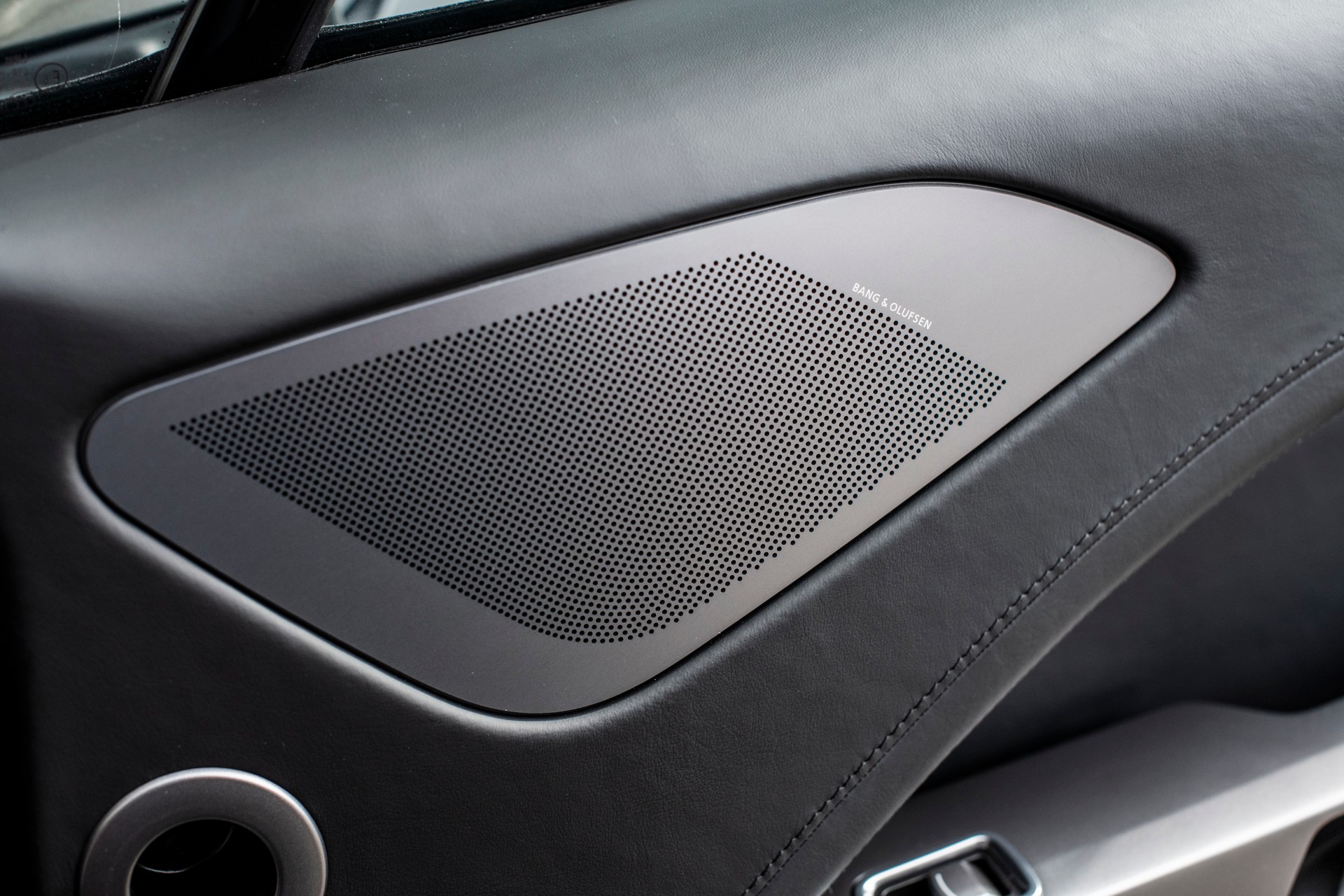 ASTON MARTIN Rapide 5.9 V12 Touchtronic 2-image-12