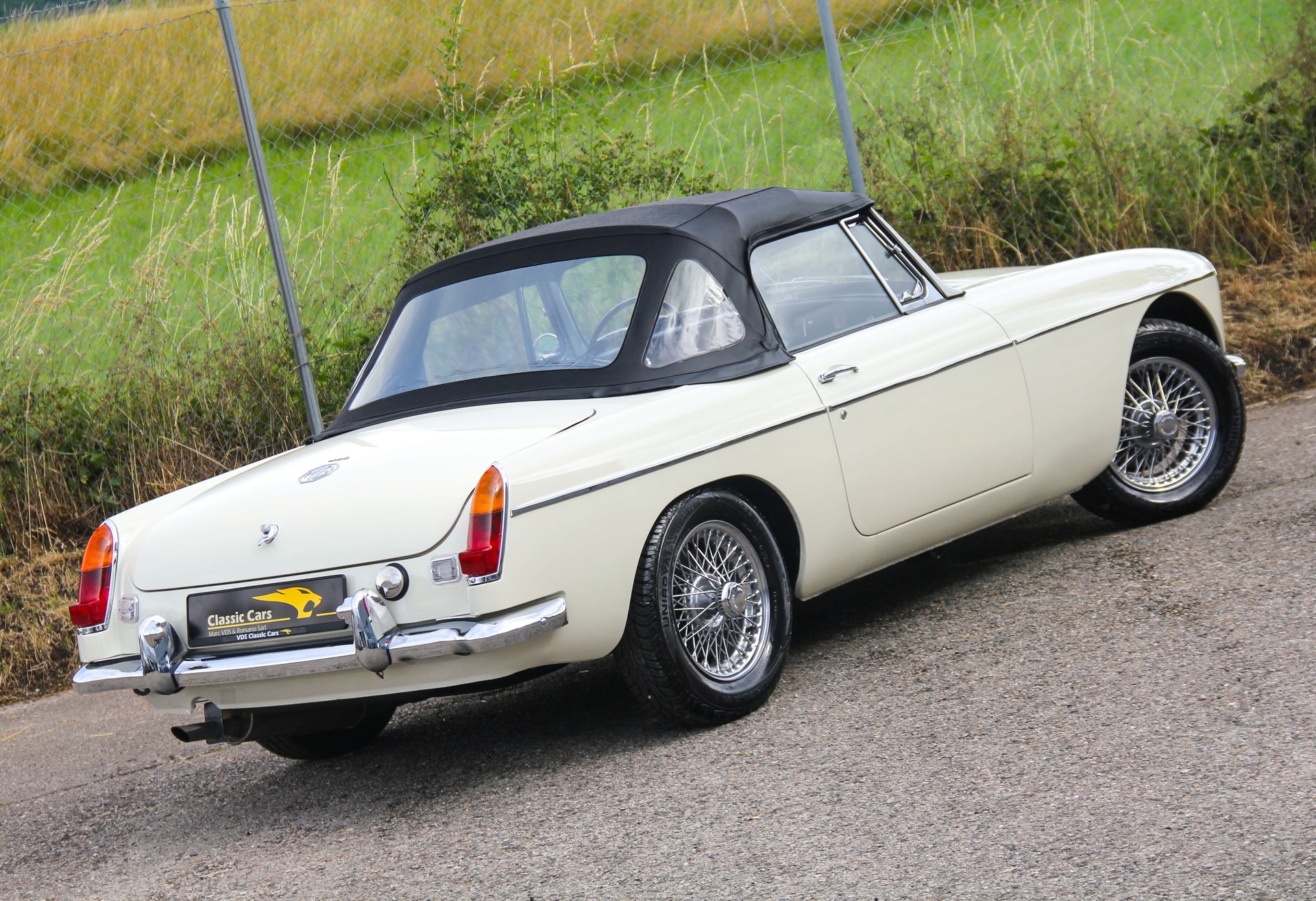 MG MGB Roadster 🇬🇧 ⭐⭐⭐⭐⭐-showroom-element-1