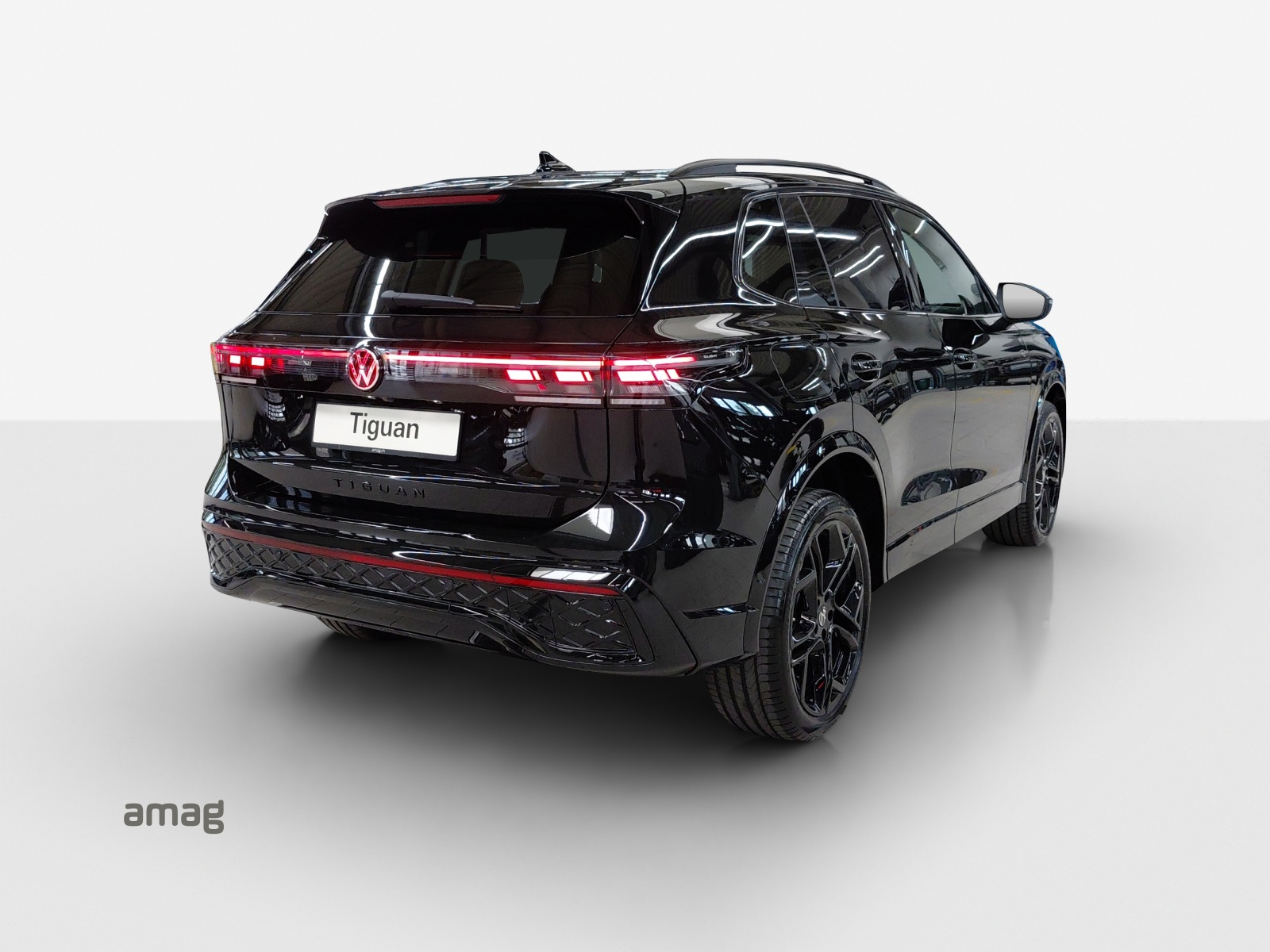 VW Tiguan 2.0 TSI DSG R-Line Plus 4Motion-image-4