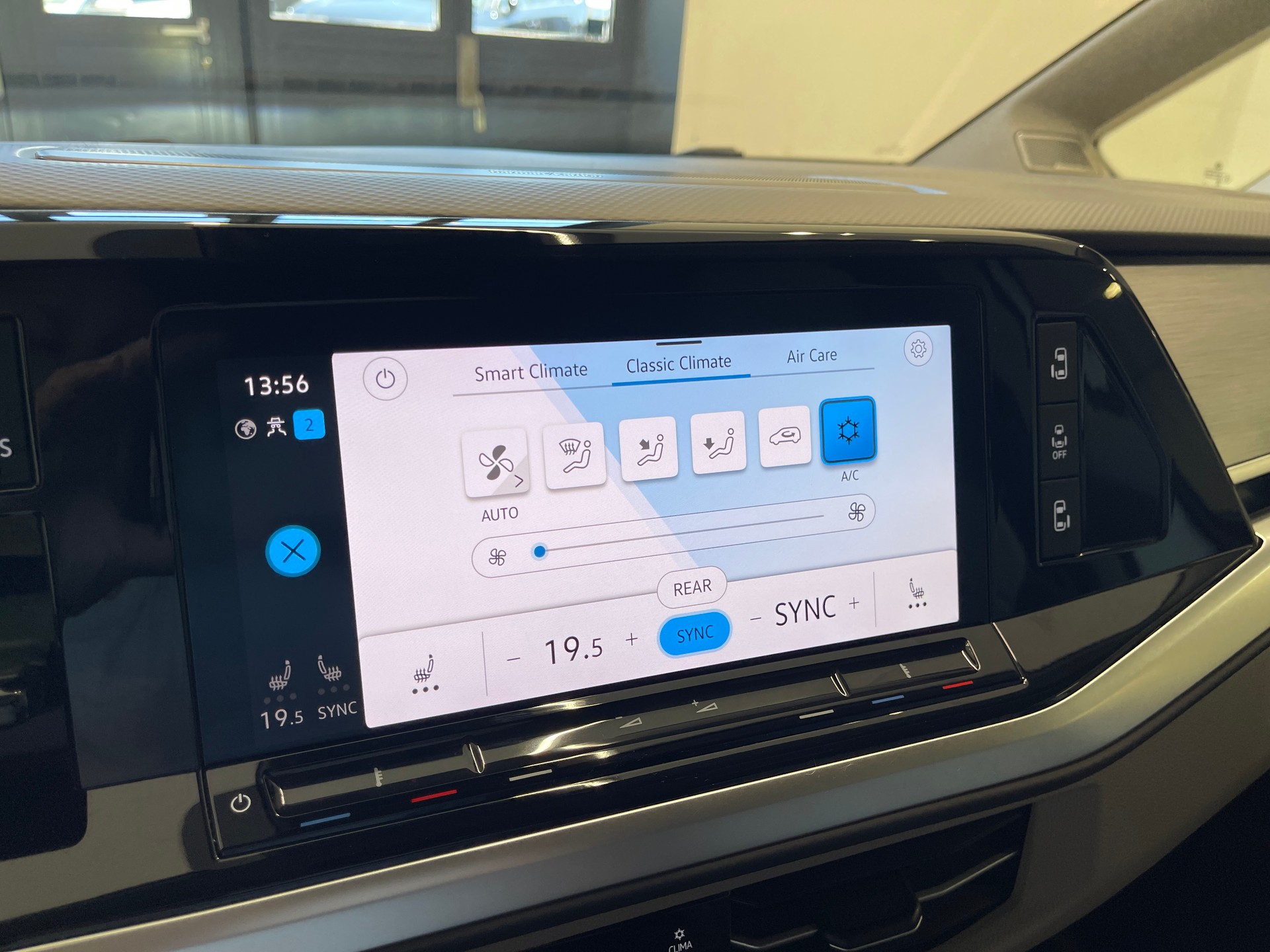 VW Multivan 2.0 TSI Life DSG * 7 PLATZ*-image-29