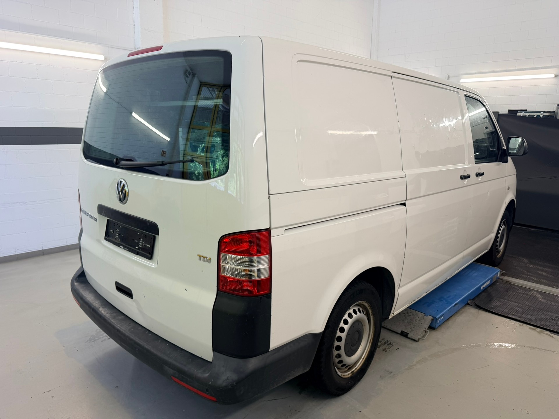 VW T5 2.0 TDI Entry-showroom-element-3