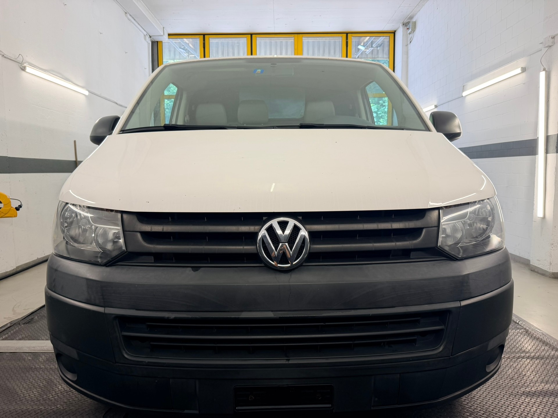VW T5 2.0 TDI Entry-showroom-element-1