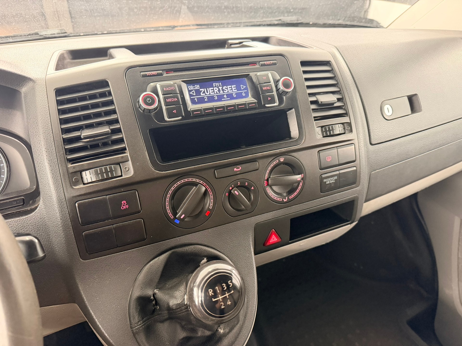 VW T5 2.0 TDI Entry-image-9
