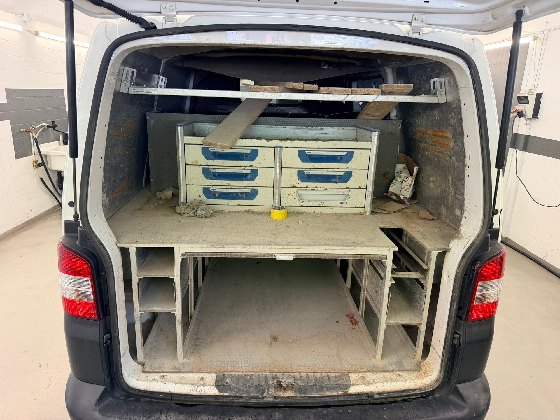 VW T5 2.0 TDI Entry-image-12