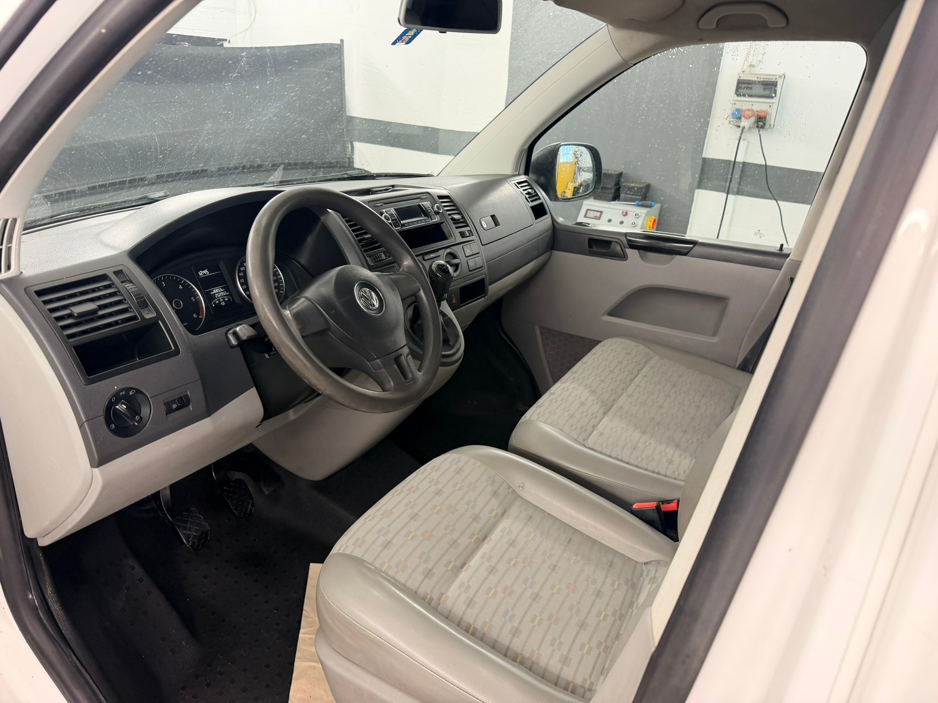 VW T5 2.0 TDI Entry-image-7