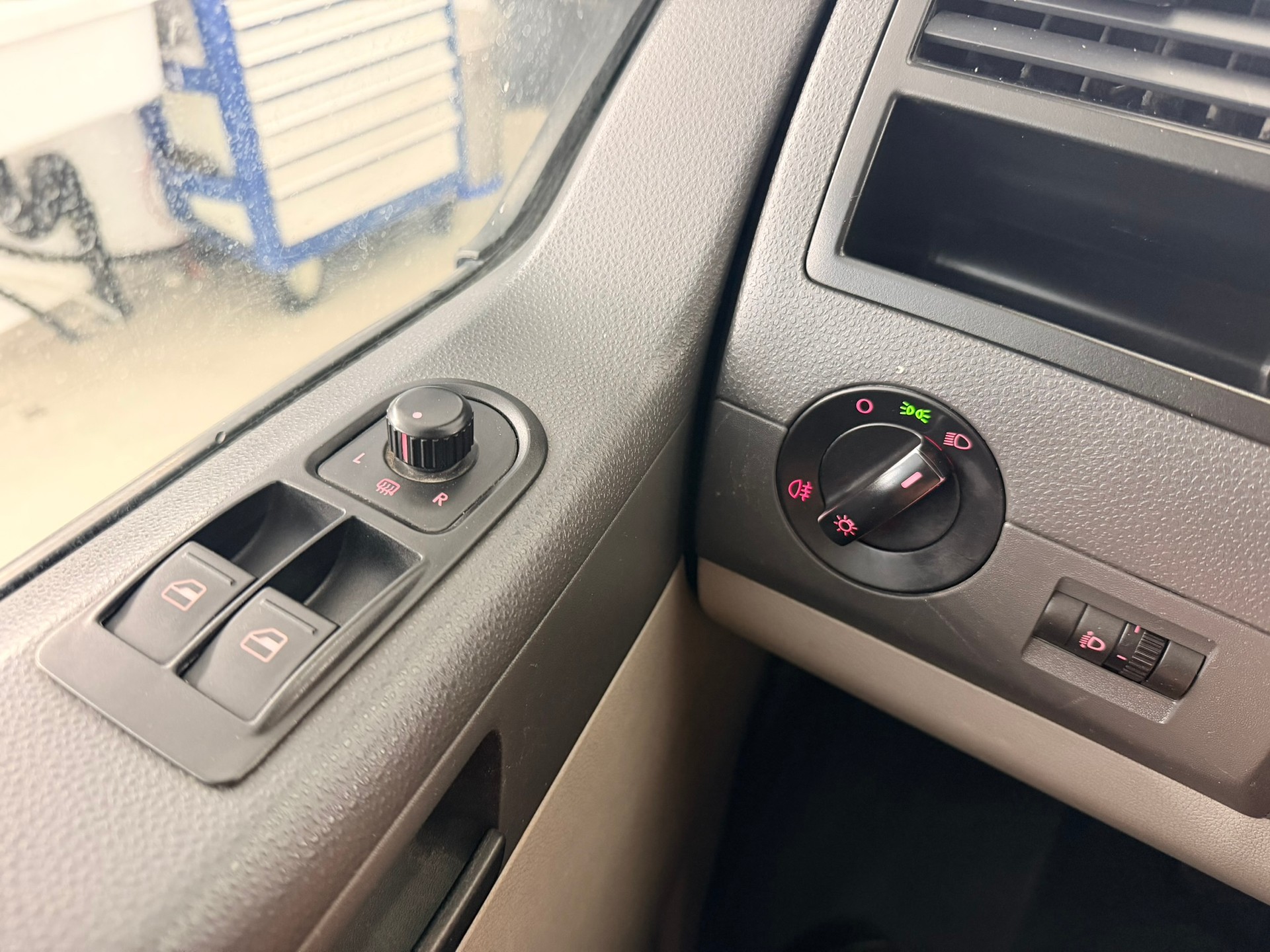 VW T5 2.0 TDI Entry-image-11