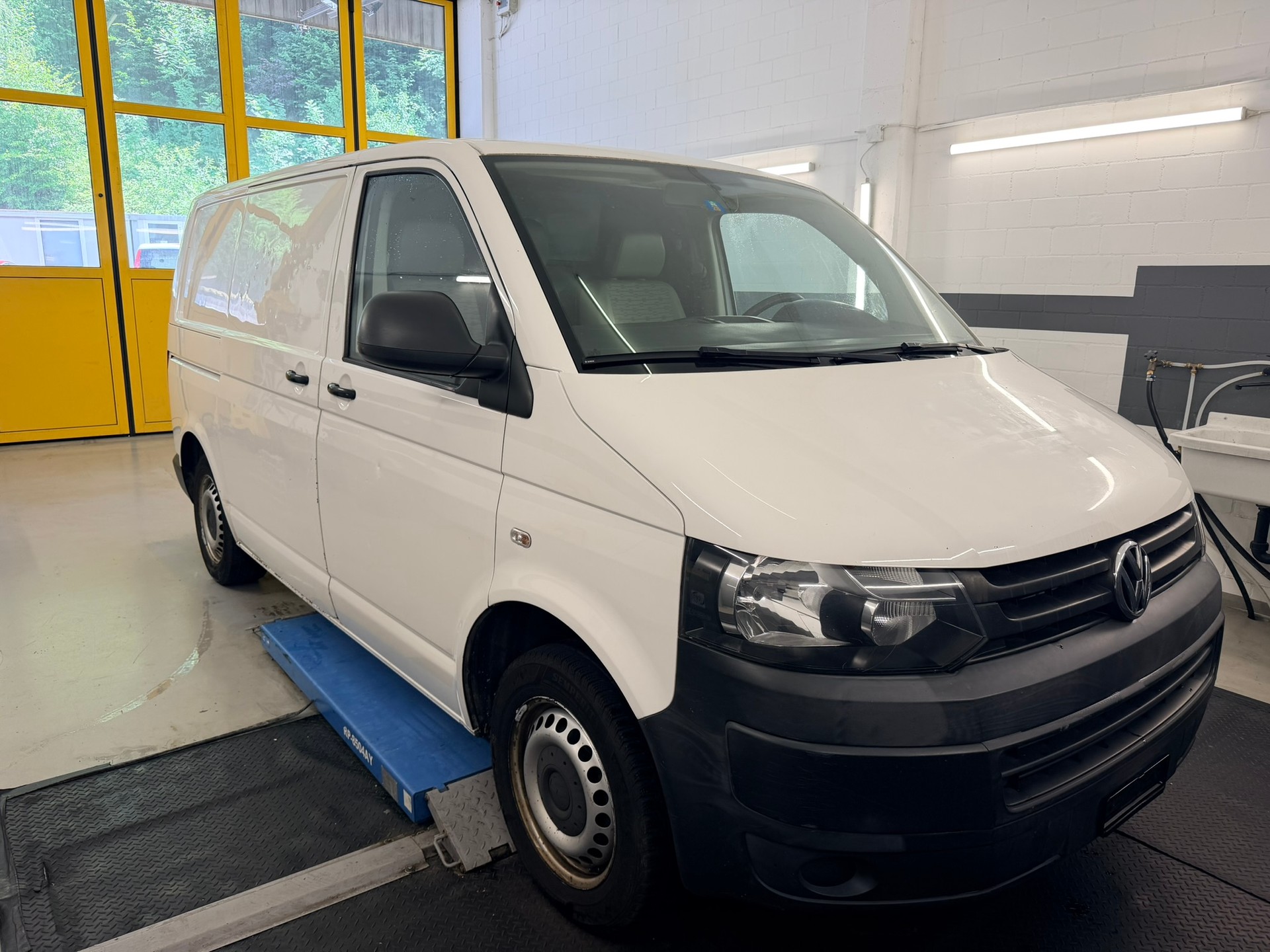 VW T5 2.0 TDI Entry-showroom-element-2