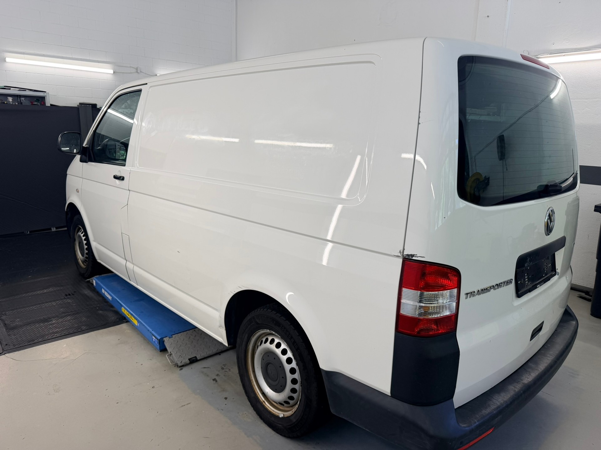 VW T5 2.0 TDI Entry-image-5