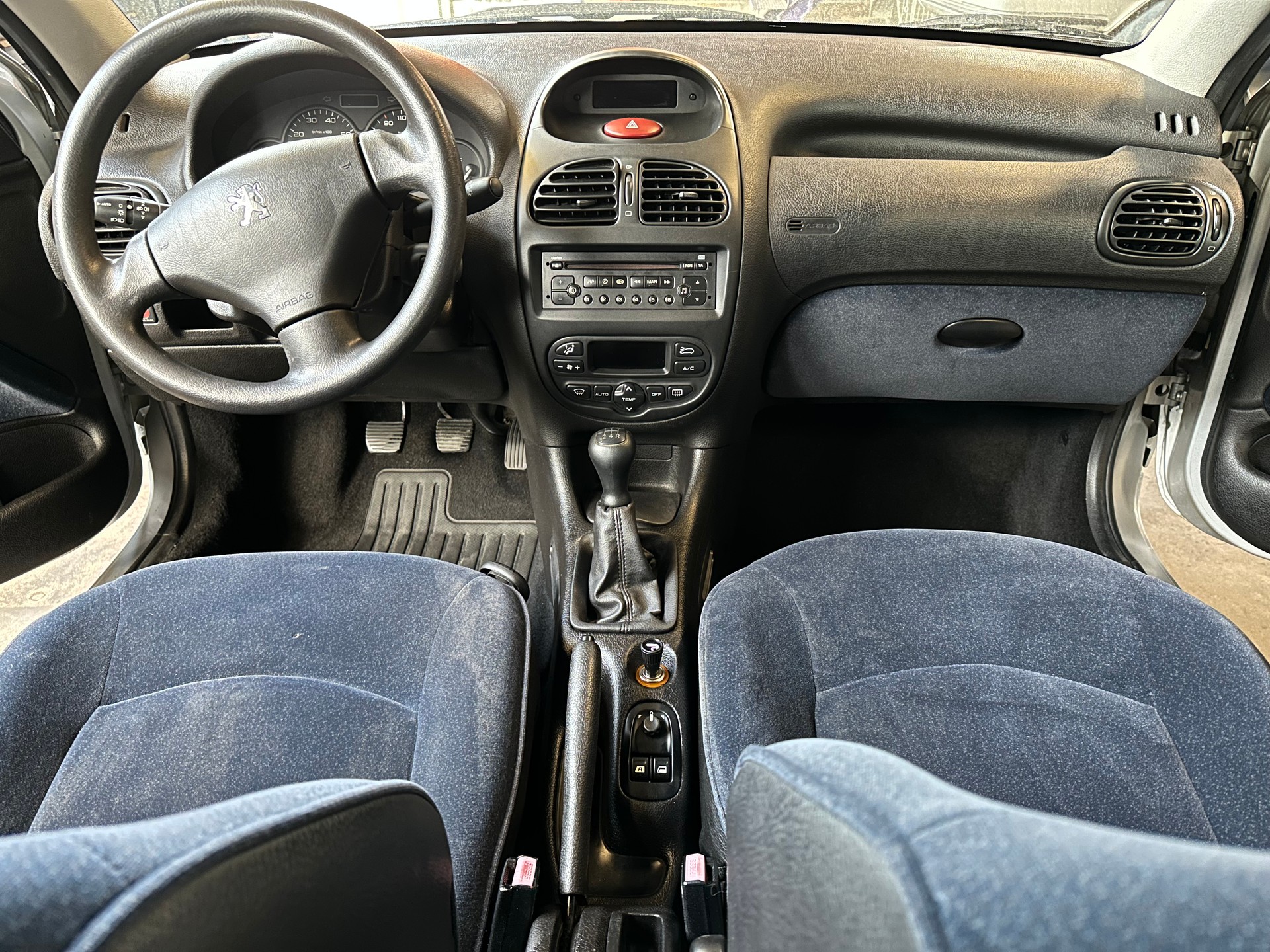 PEUGEOT 206 1.6 16V (XT) Premium-image-11