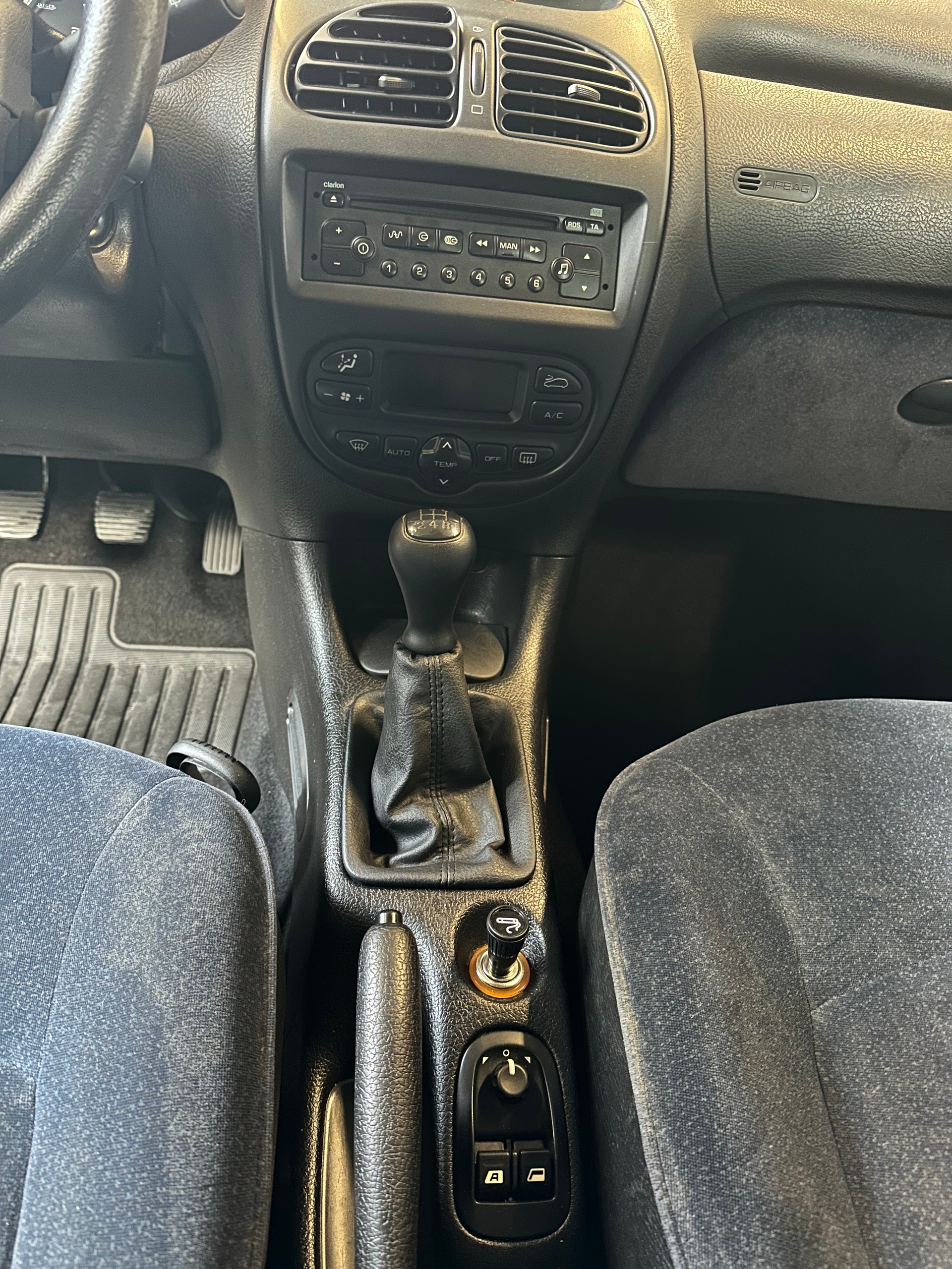 PEUGEOT 206 1.6 16V (XT) Premium-image-14