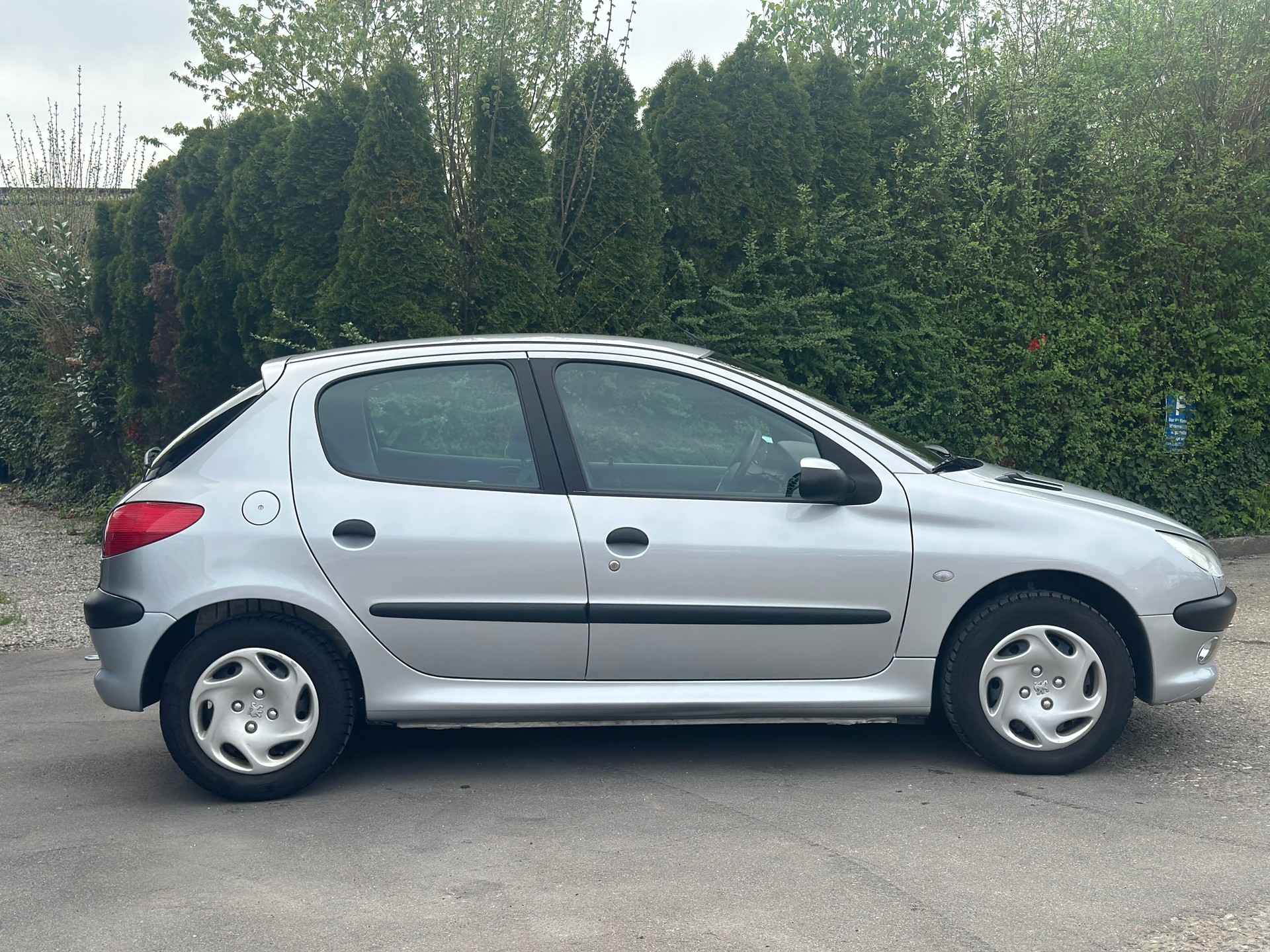 PEUGEOT 206 1.6 16V (XT) Premium-image-2