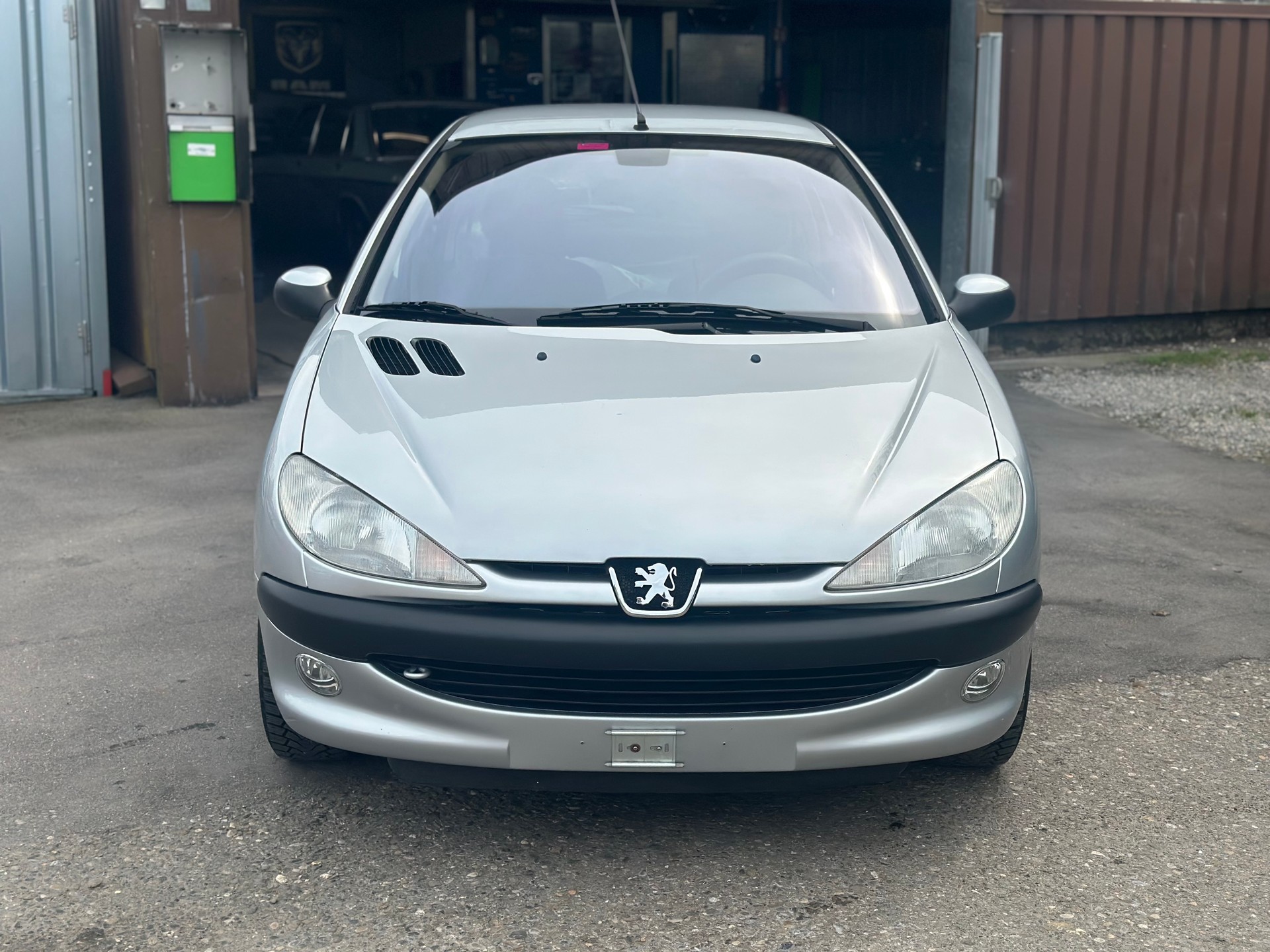 PEUGEOT 206 1.6 16V (XT) Premium-image-9