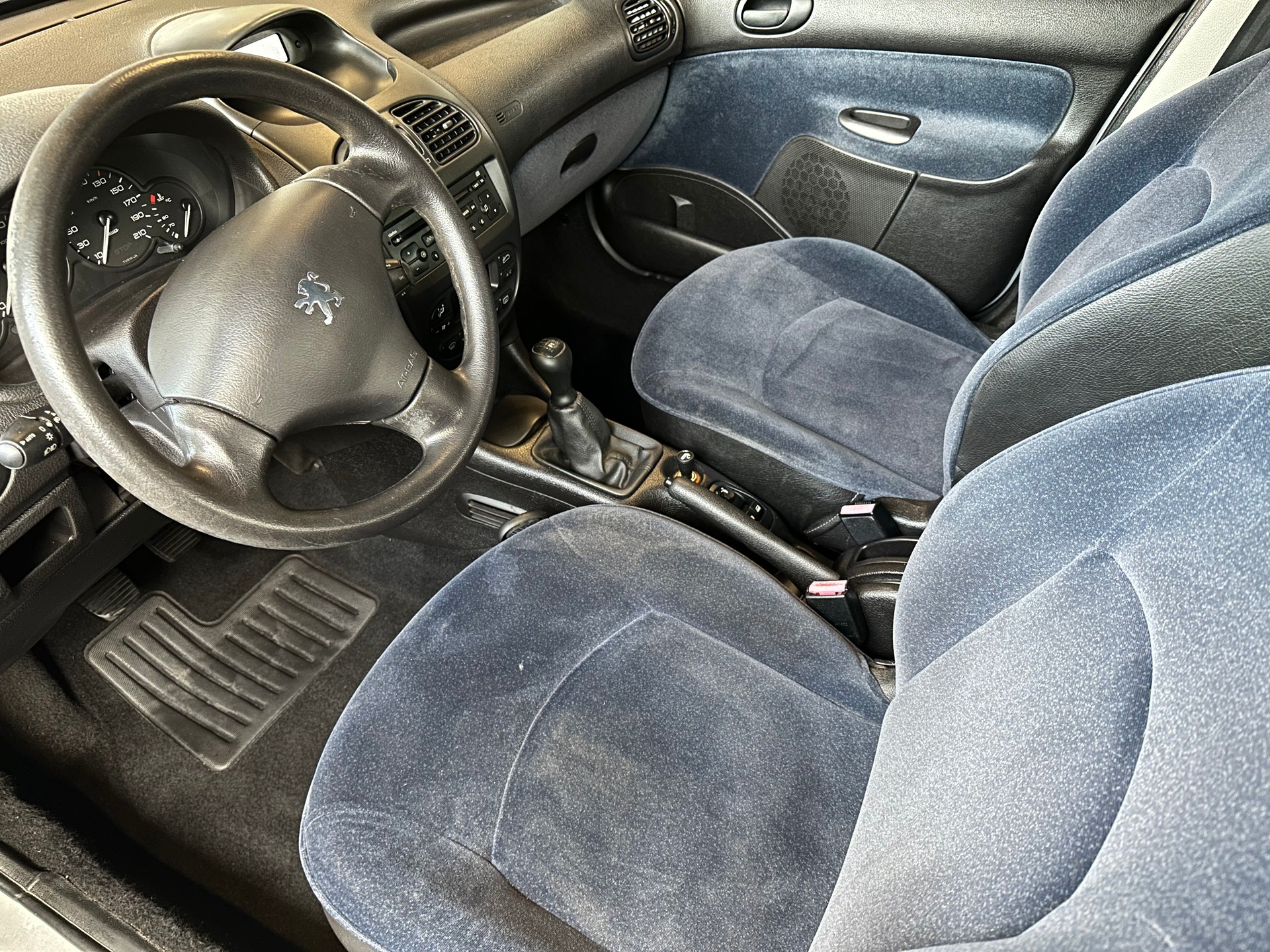 PEUGEOT 206 1.6 16V (XT) Premium-image-10