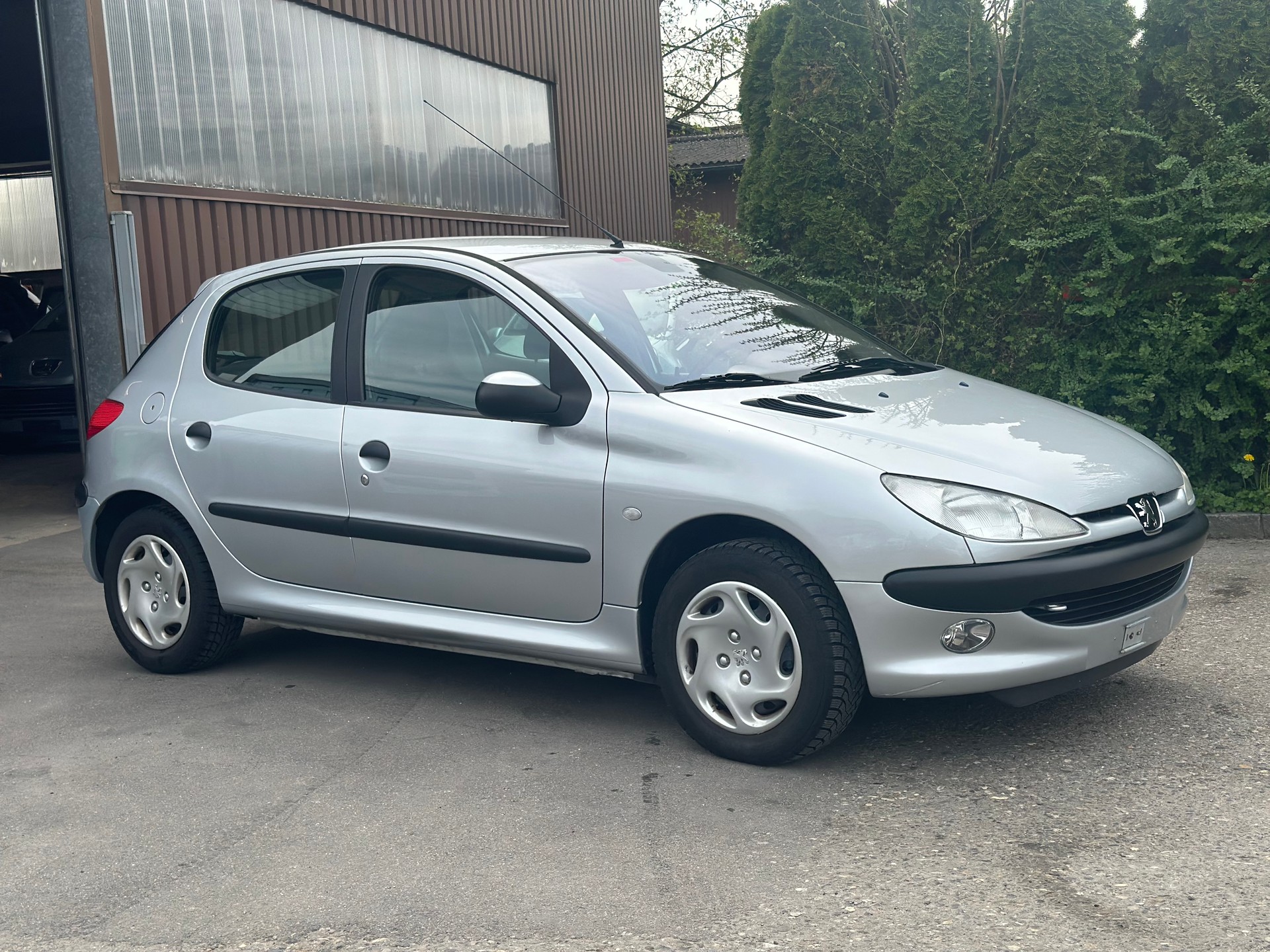 PEUGEOT 206 1.6 16V (XT) Premium-image-1