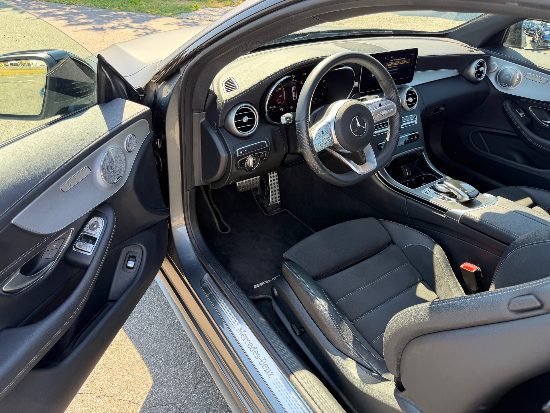 MERCEDES-BENZ C 200 Coupé 4Matic AMG Line 9G-Tronic-image-7