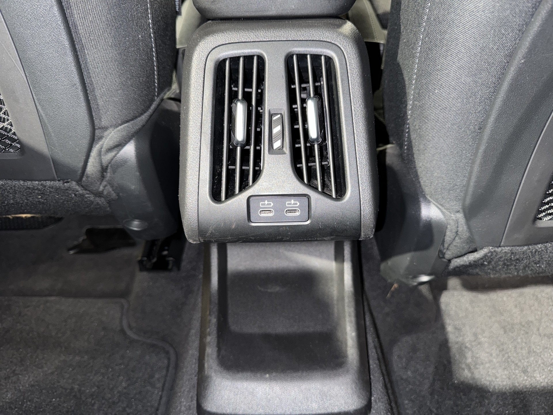 BMW X1 18d sDrive-image-10