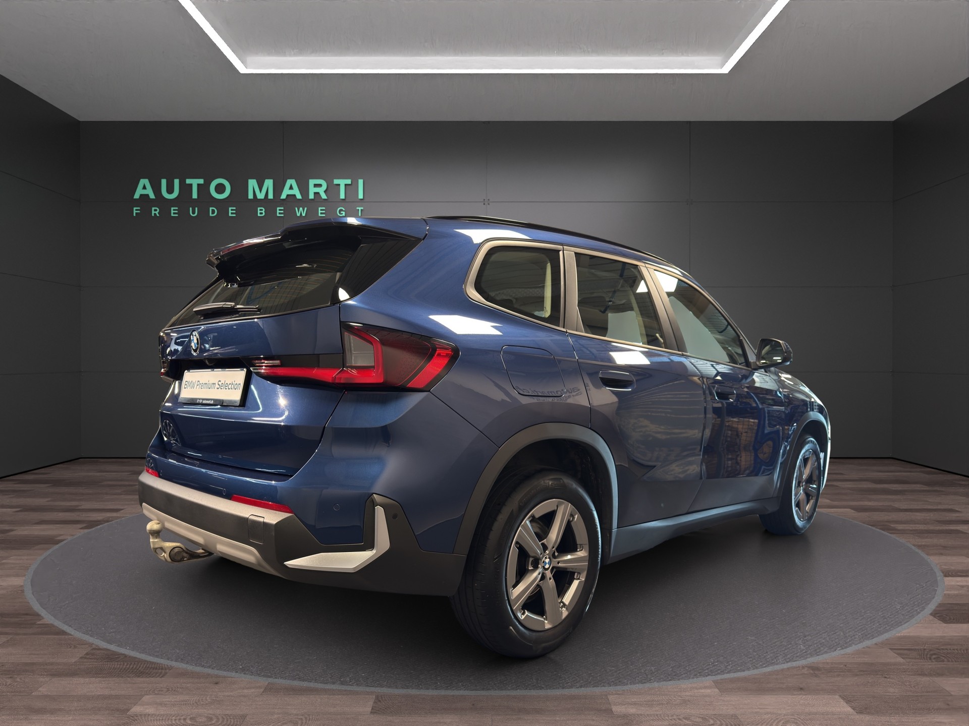 BMW X1 18d sDrive-showroom-element-3