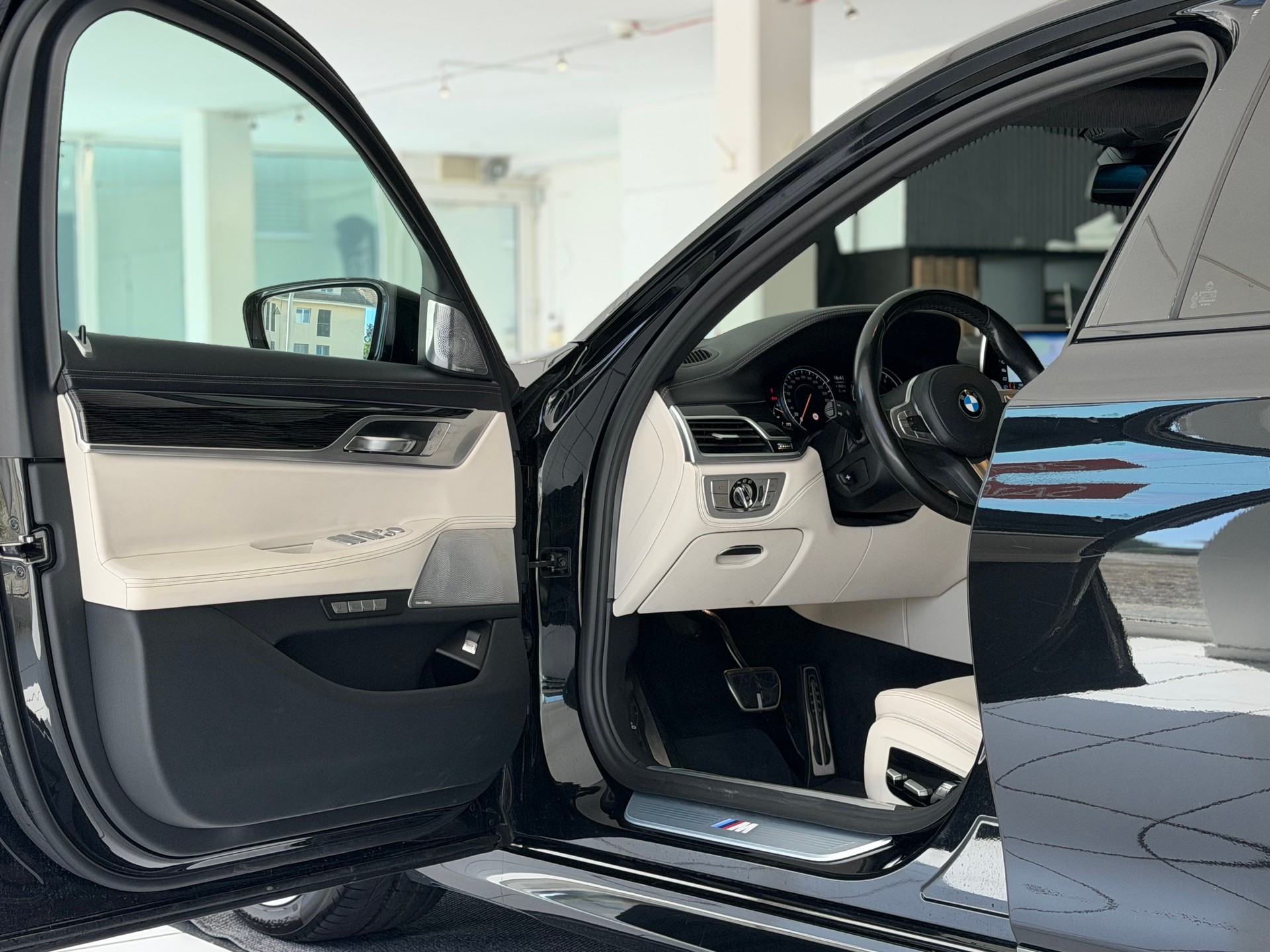 BMW 750i xDrive M Sport Steptronic **Frisch ab MFK**-image-9