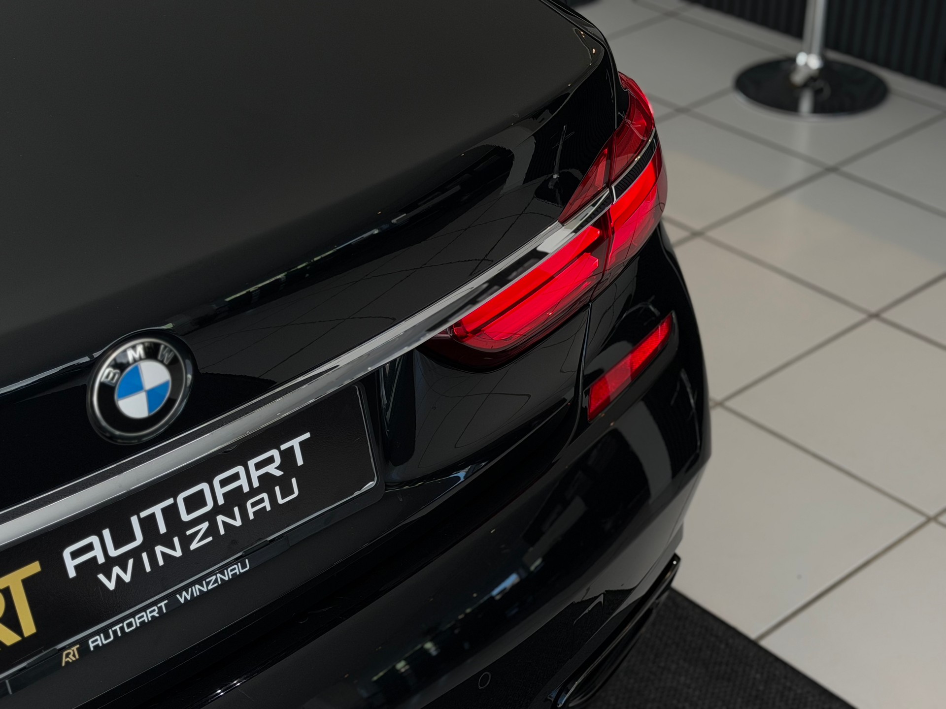 BMW 750i xDrive M Sport Steptronic **Frisch ab MFK**-image-28