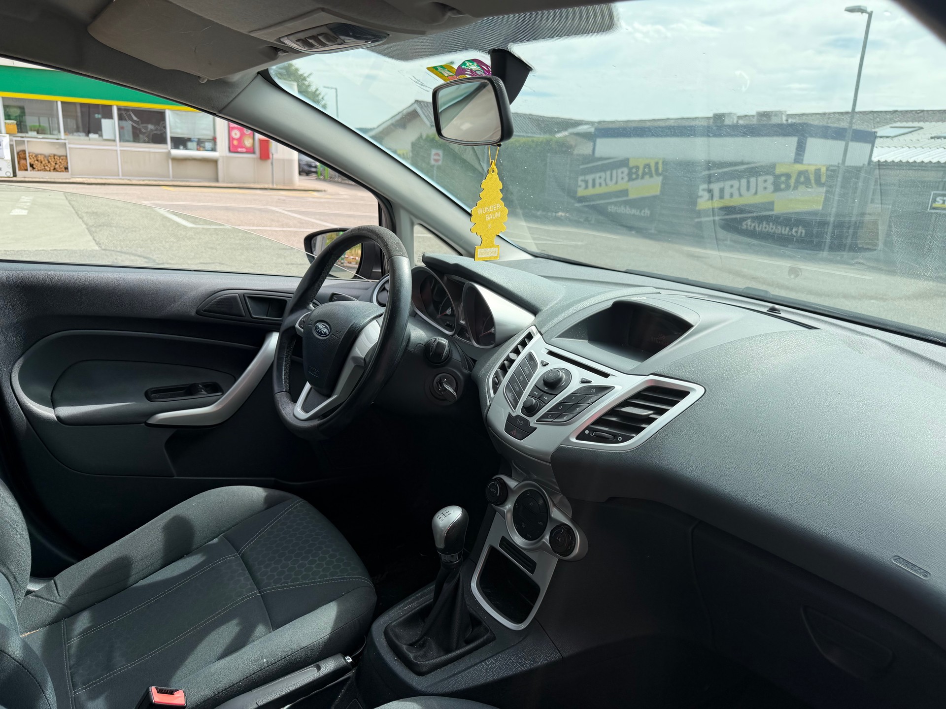 FORD Fiesta 1.6 16V Titanium-image-9