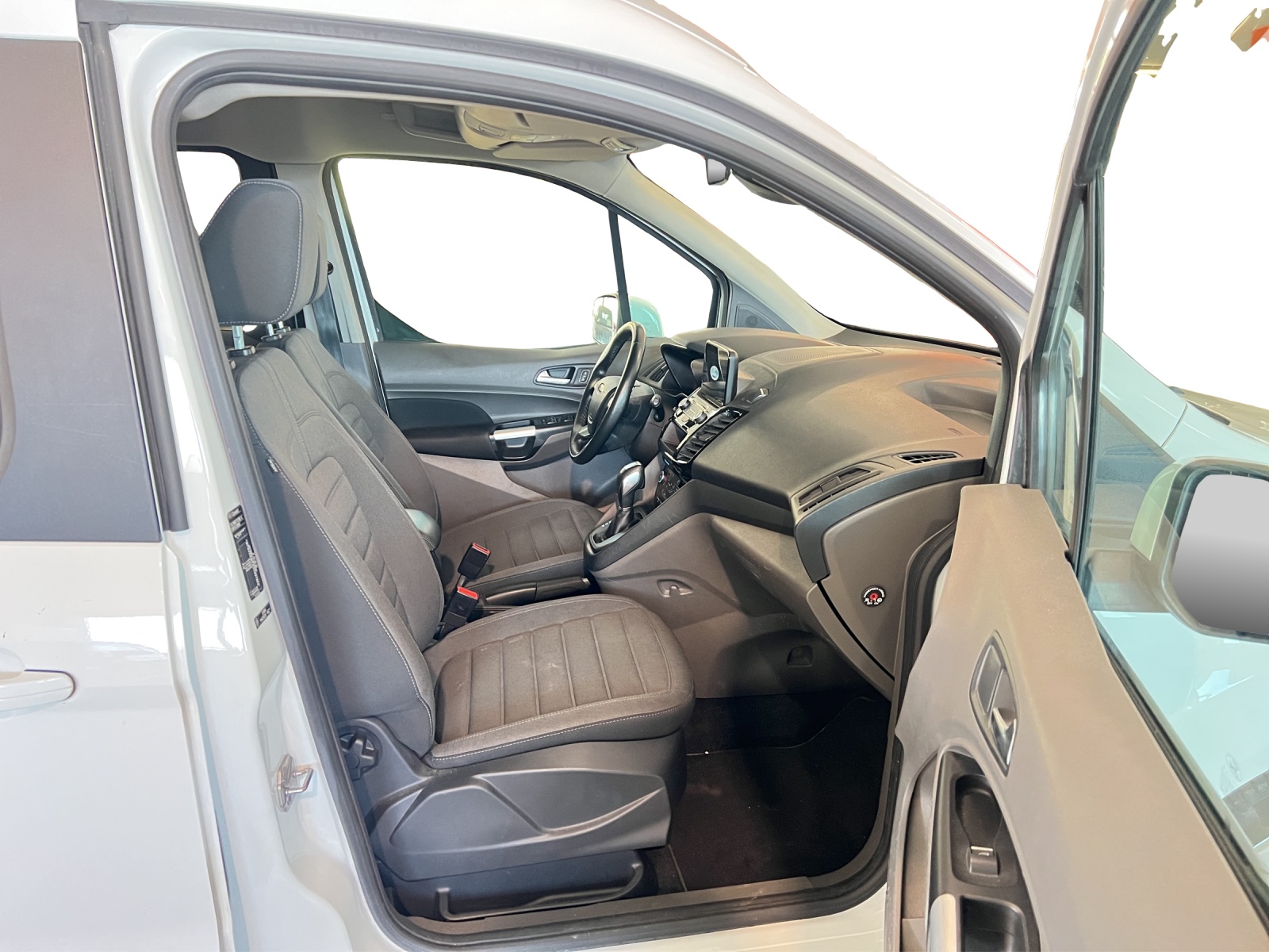 FORD Grand Tourneo Connect 1.5 EcoBlue Titanium Automat-image-6