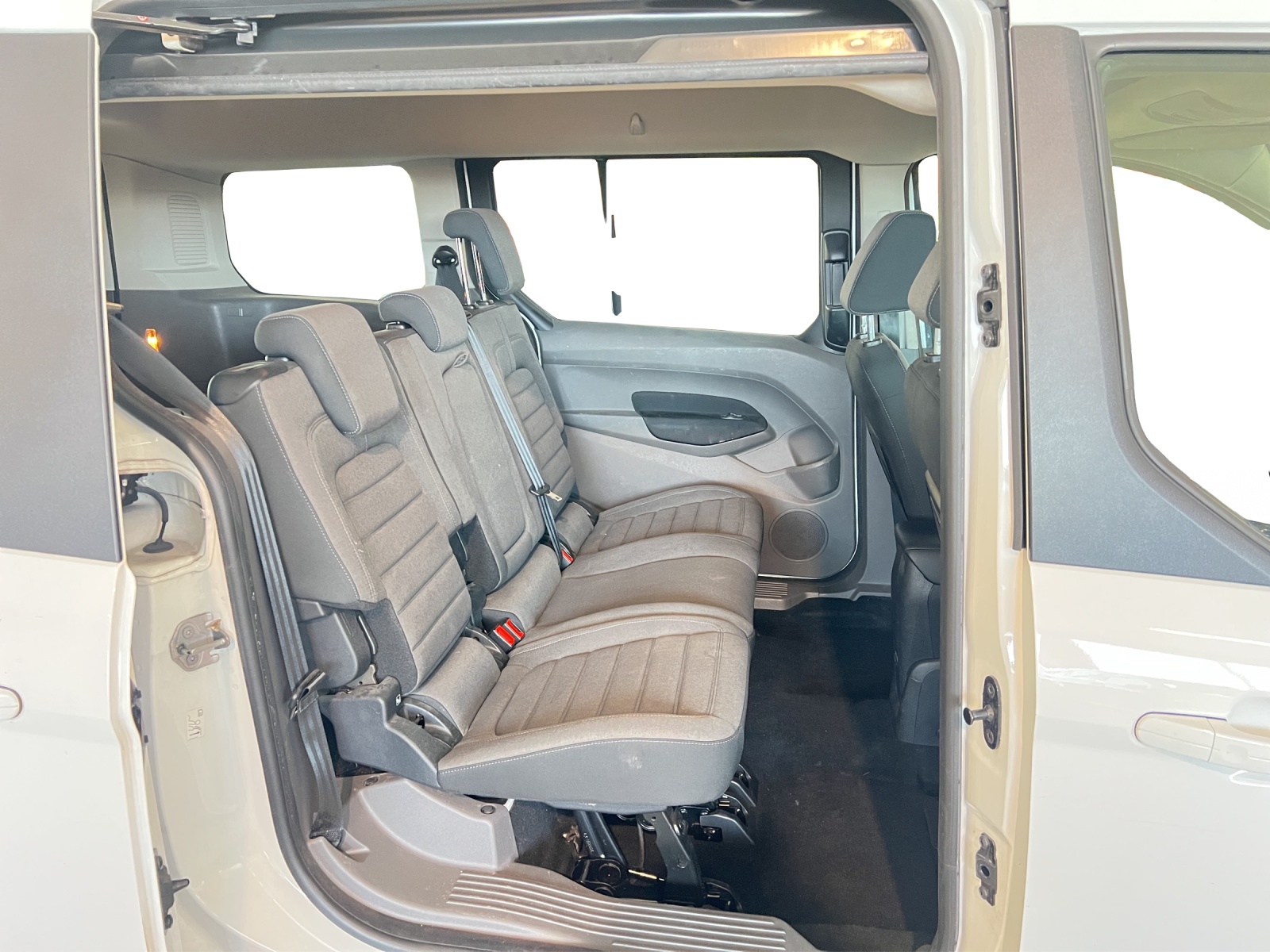FORD Grand Tourneo Connect 1.5 EcoBlue Titanium Automat-image-7