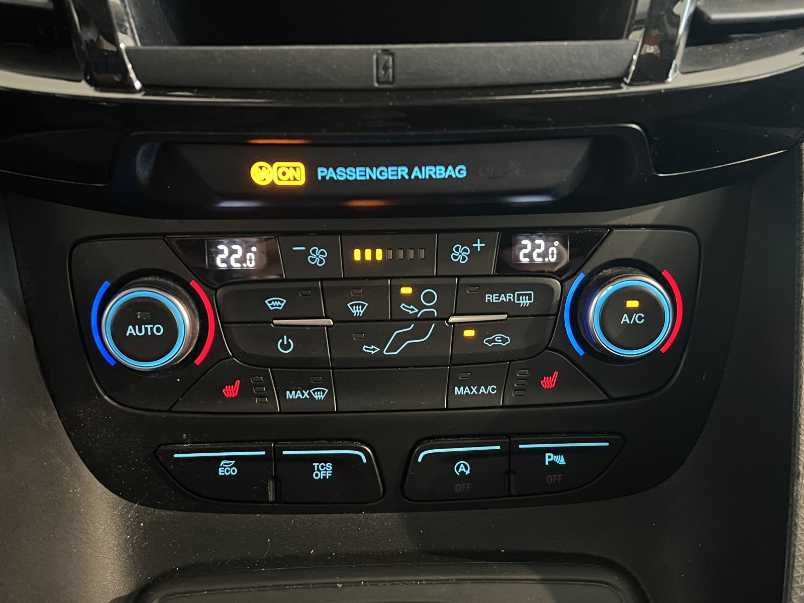 FORD Grand Tourneo Connect 1.5 EcoBlue Titanium Automat-image-13